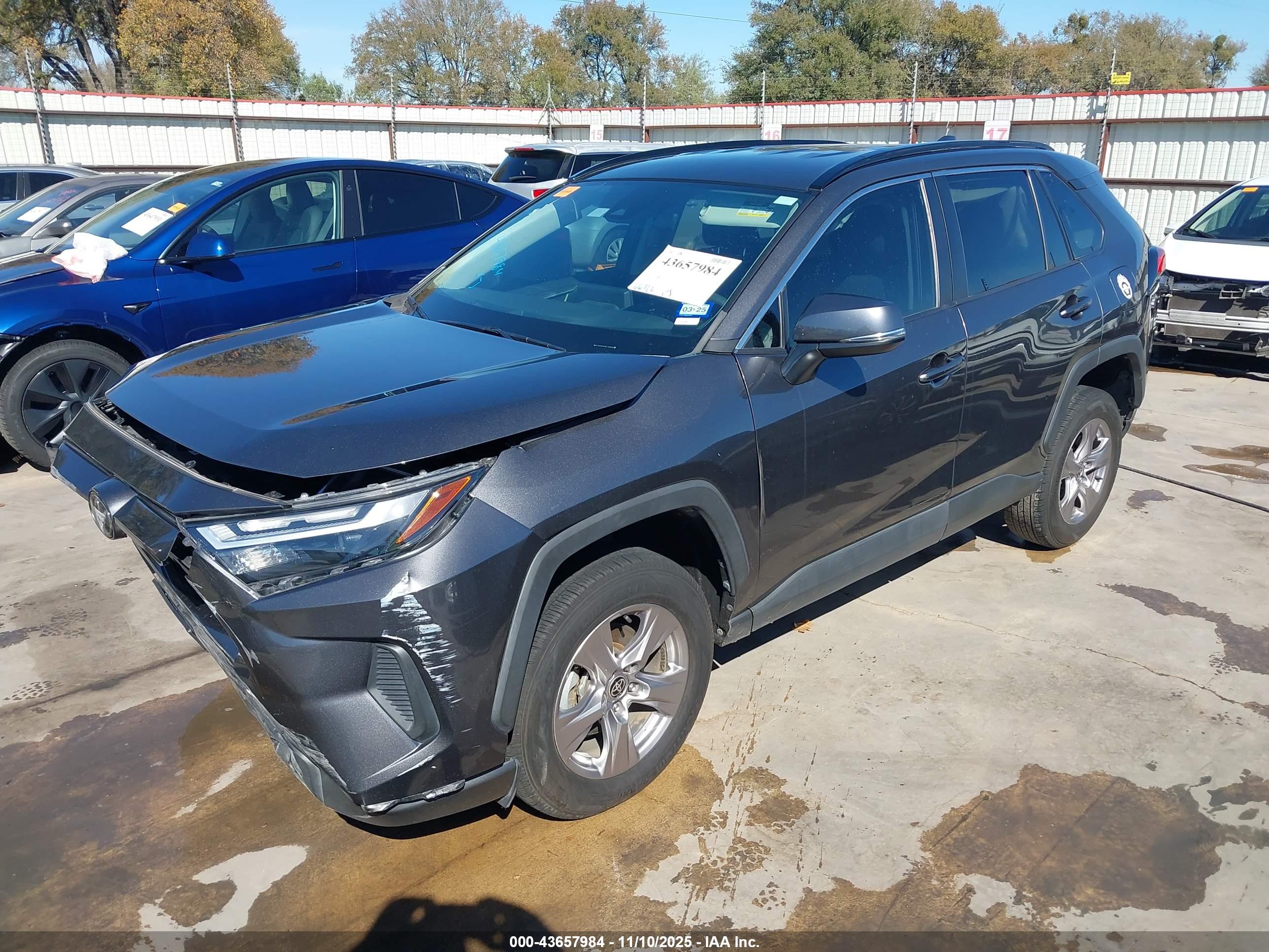 TOYOTA RAV4 image 2