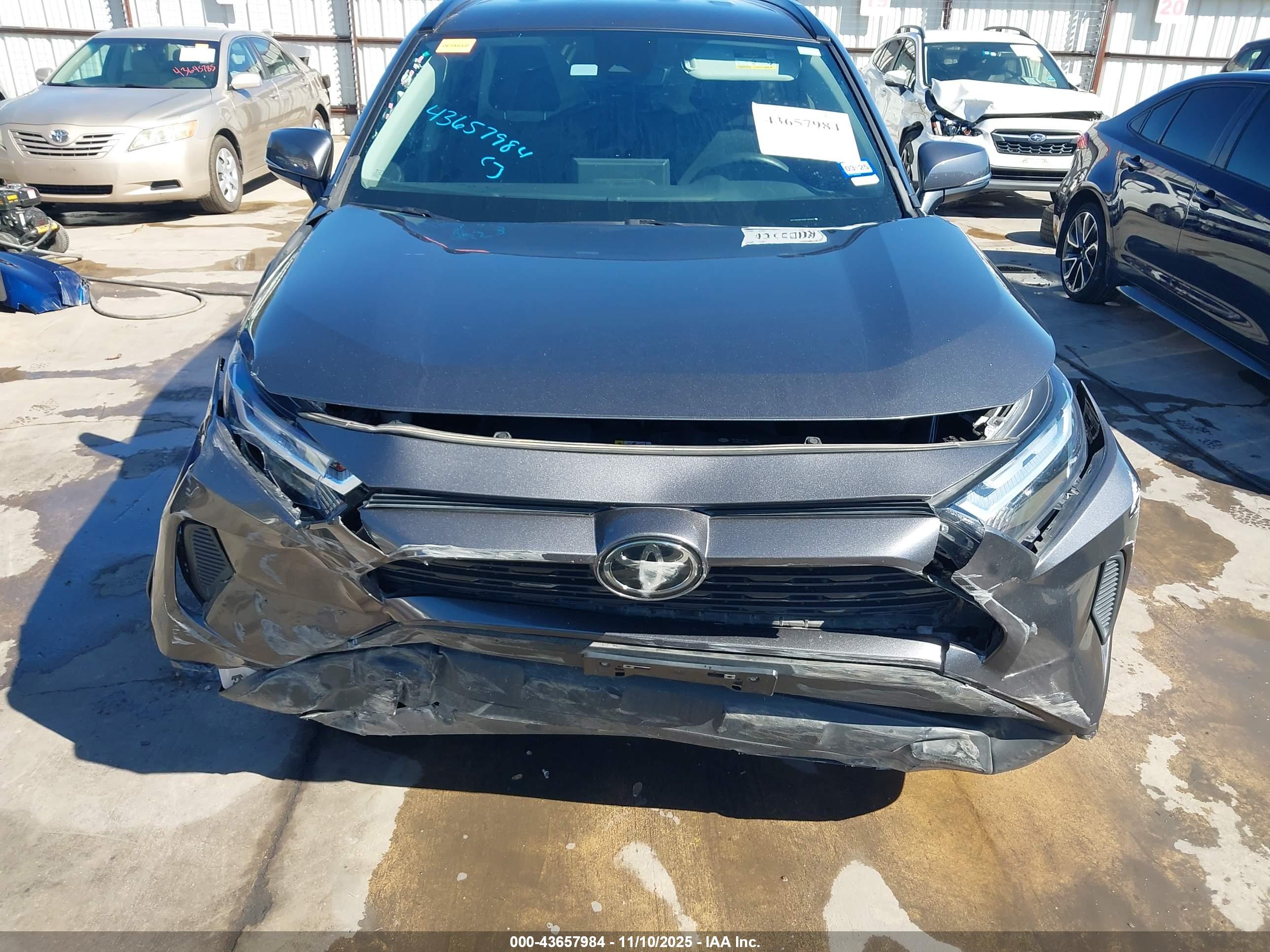 TOYOTA RAV4 image 6