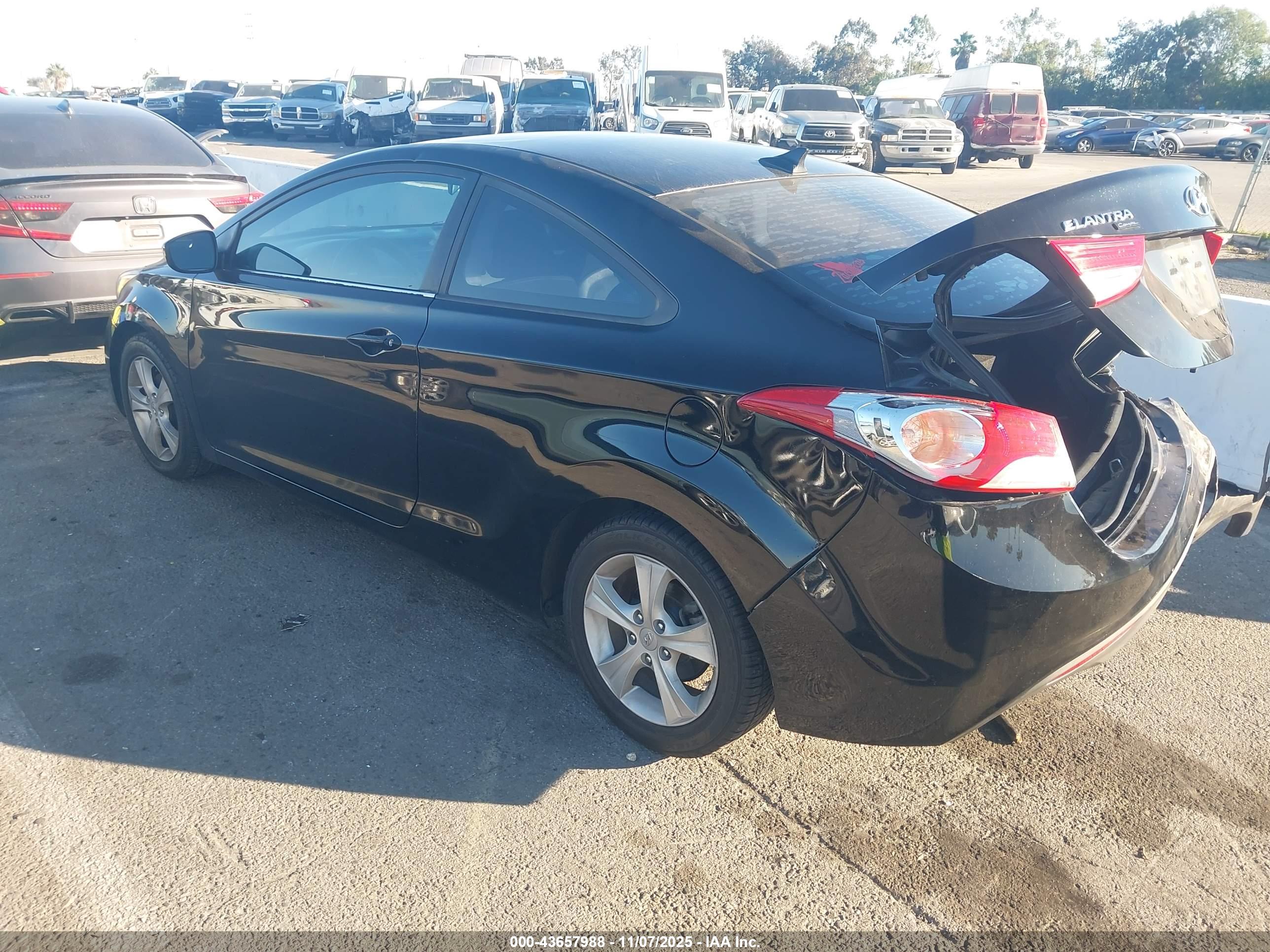 HYUNDAI ELANTRA image 3