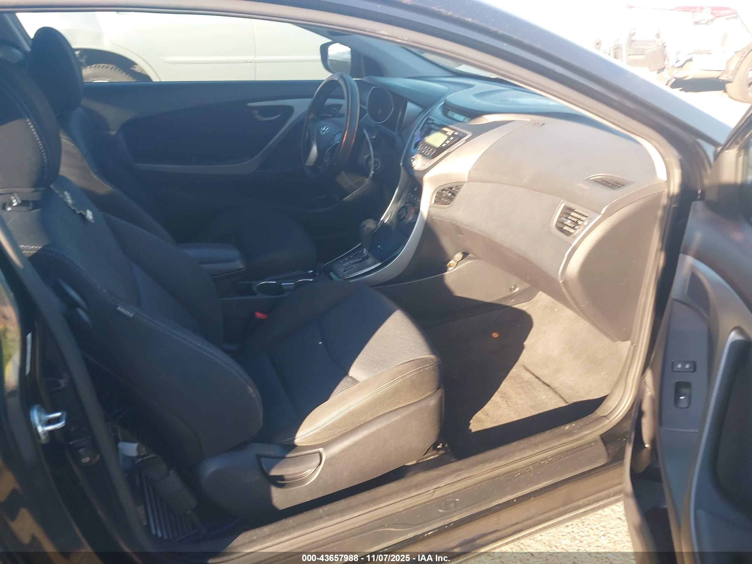 HYUNDAI ELANTRA image 5