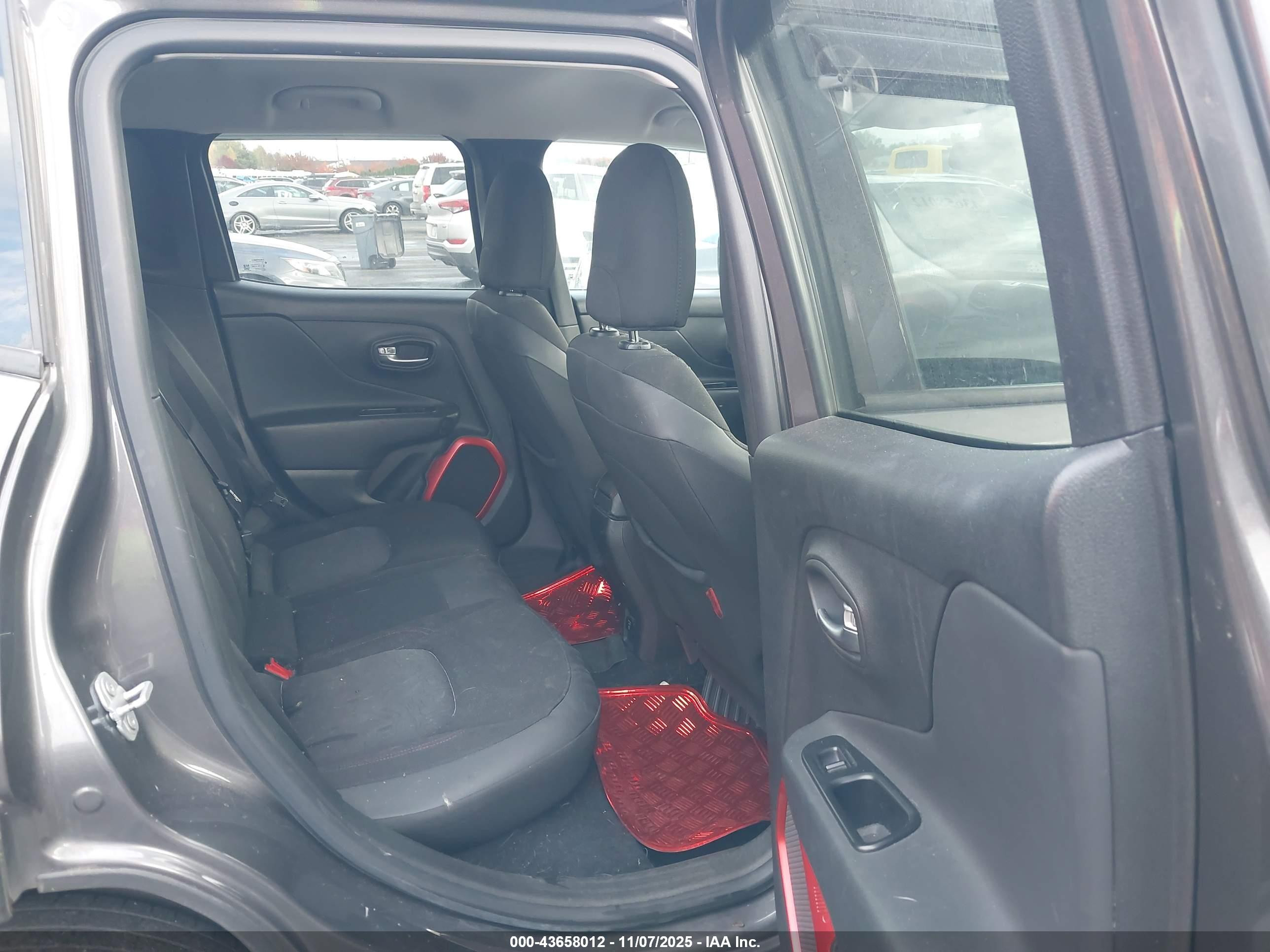 JEEP RENEGADE image 8