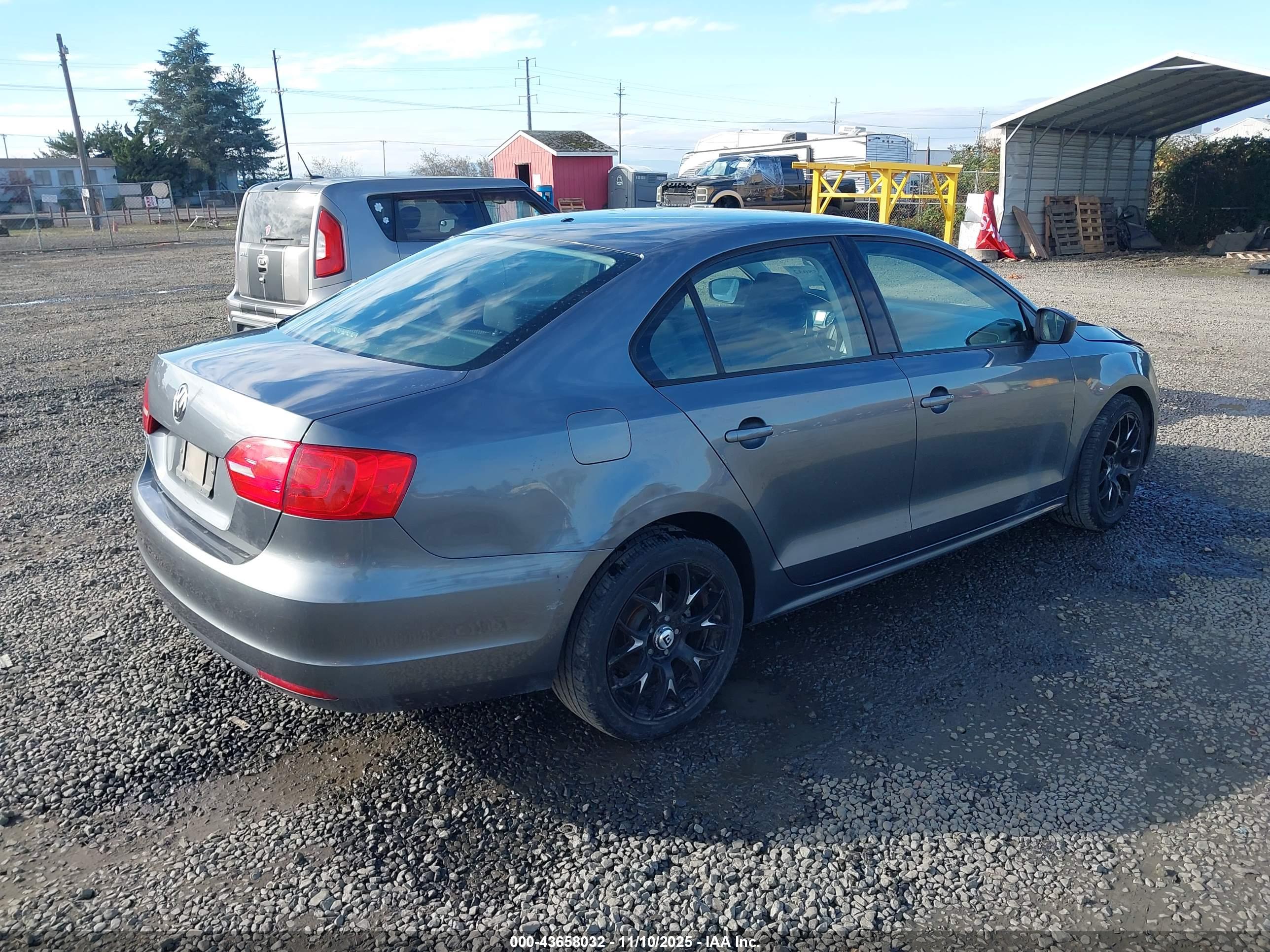 VOLKSWAGEN JETTA image 4