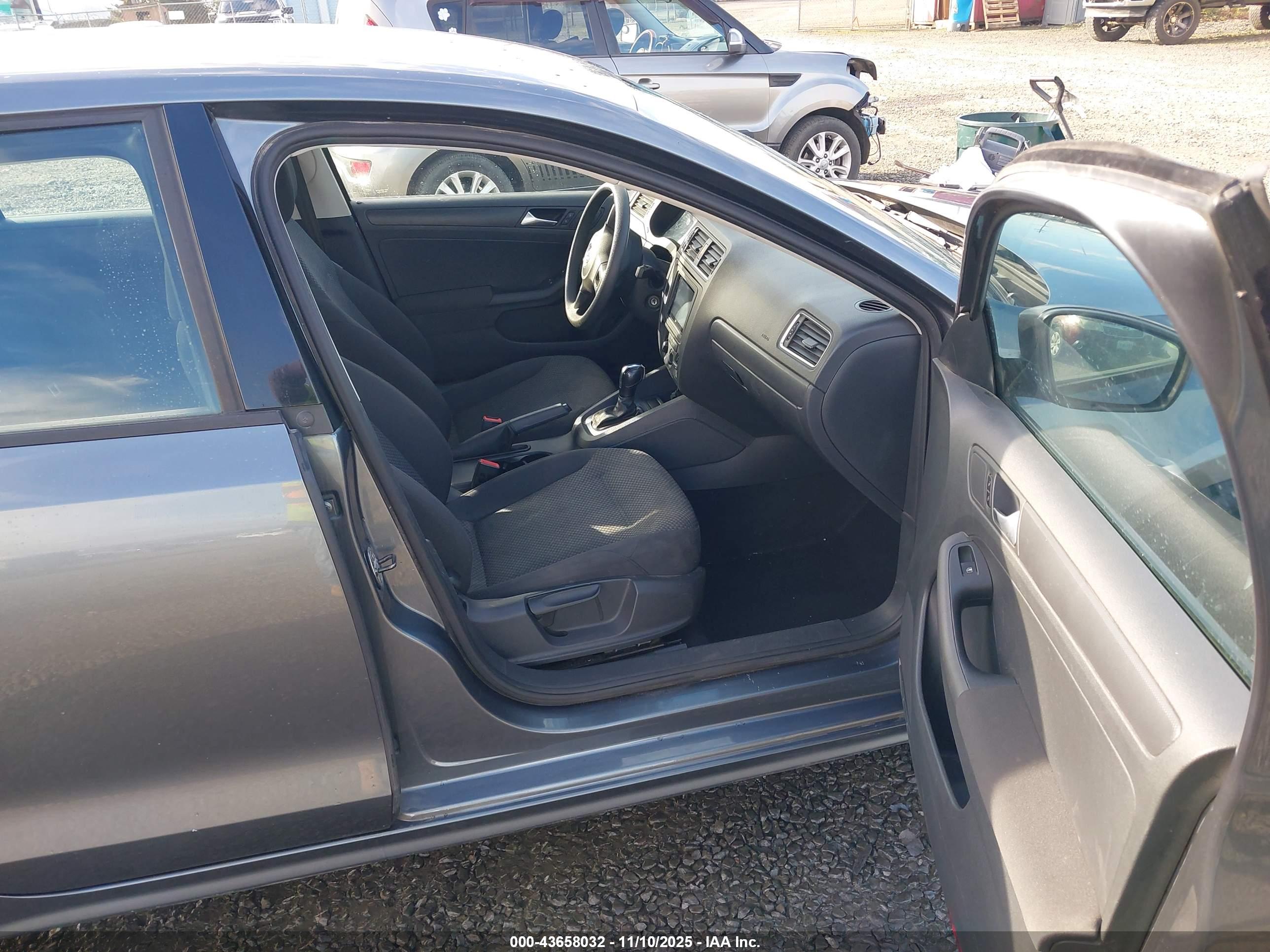 VOLKSWAGEN JETTA image 5