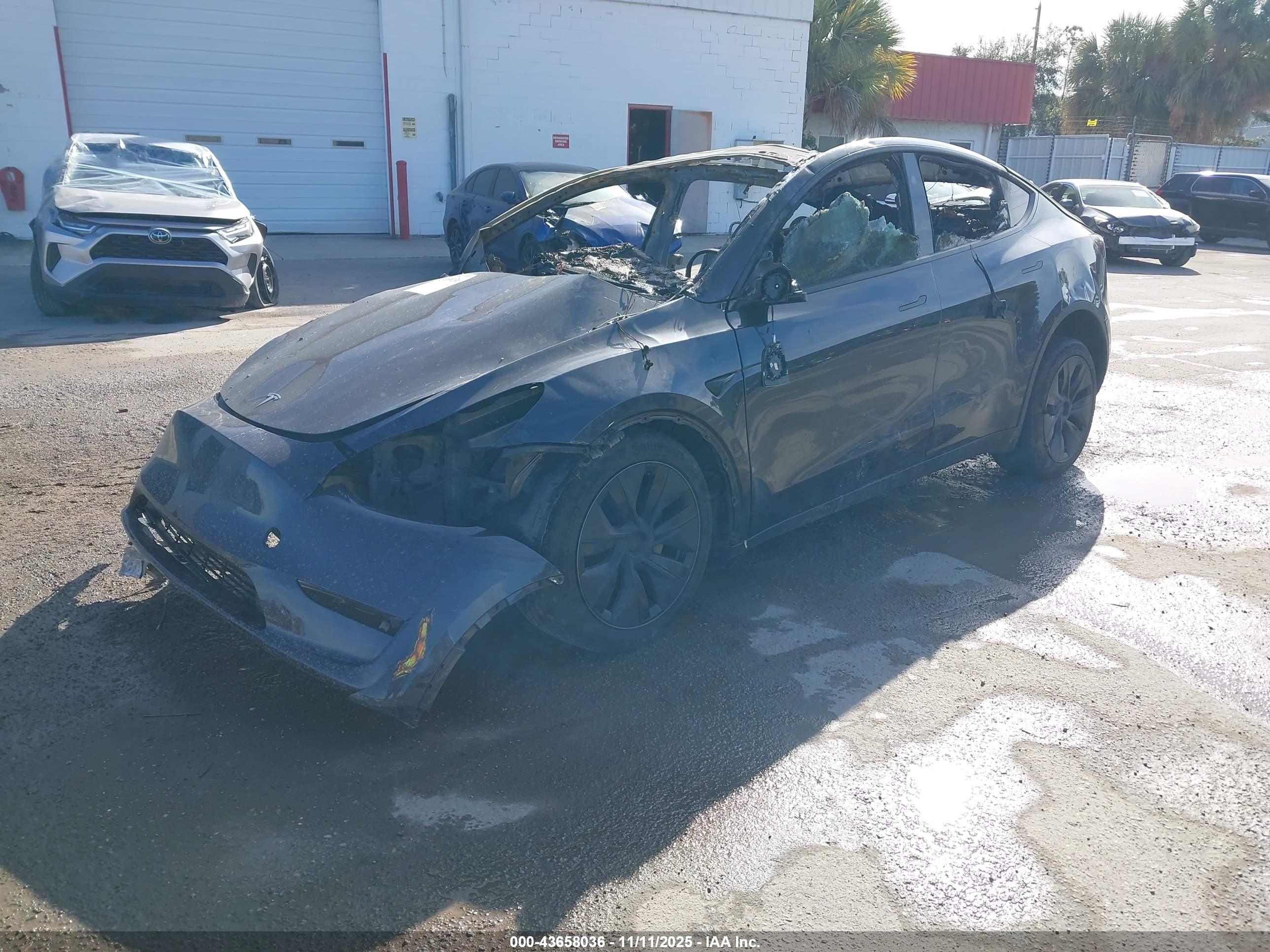 TESLA MODEL image 2