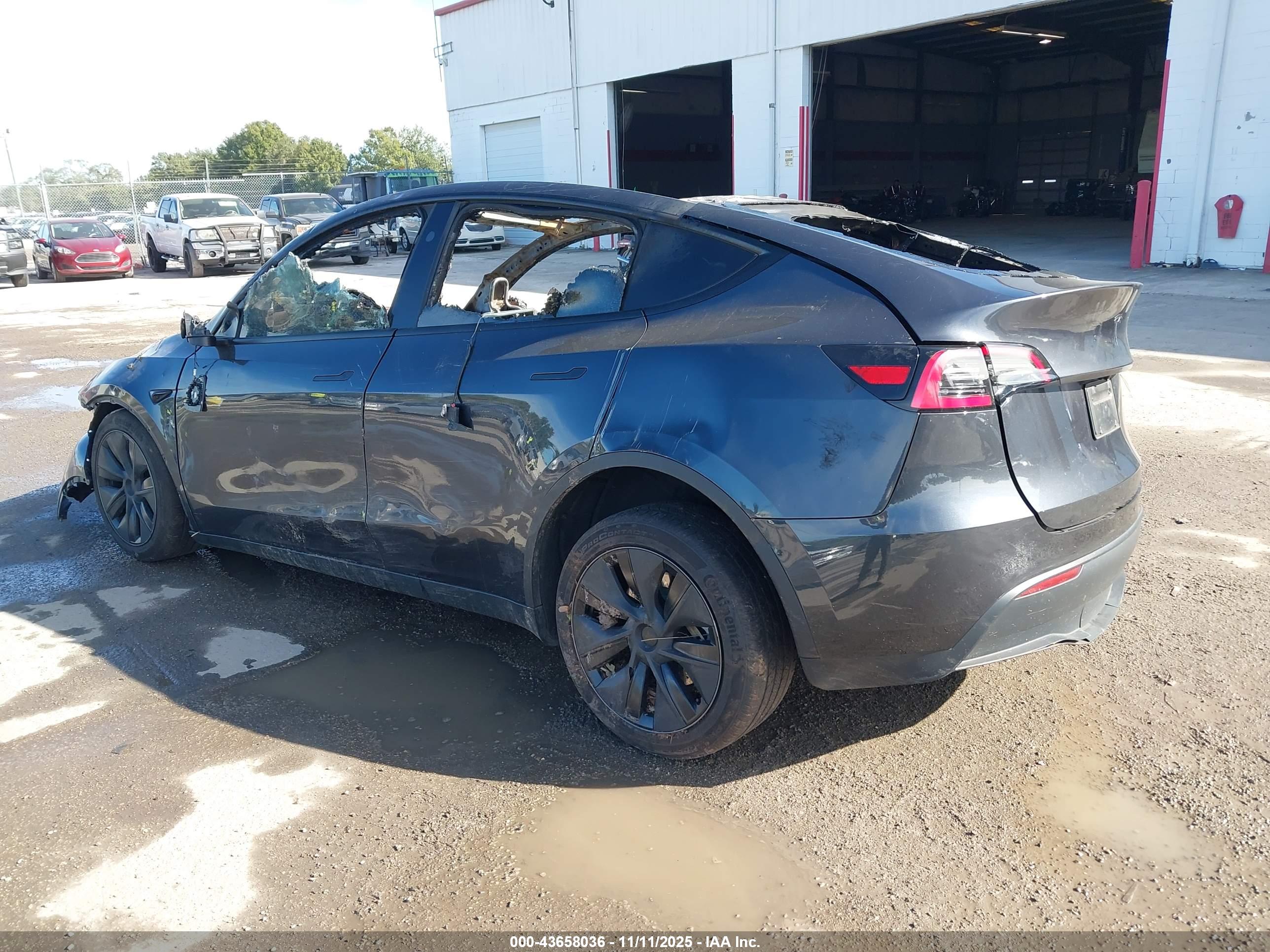 TESLA MODEL image 3
