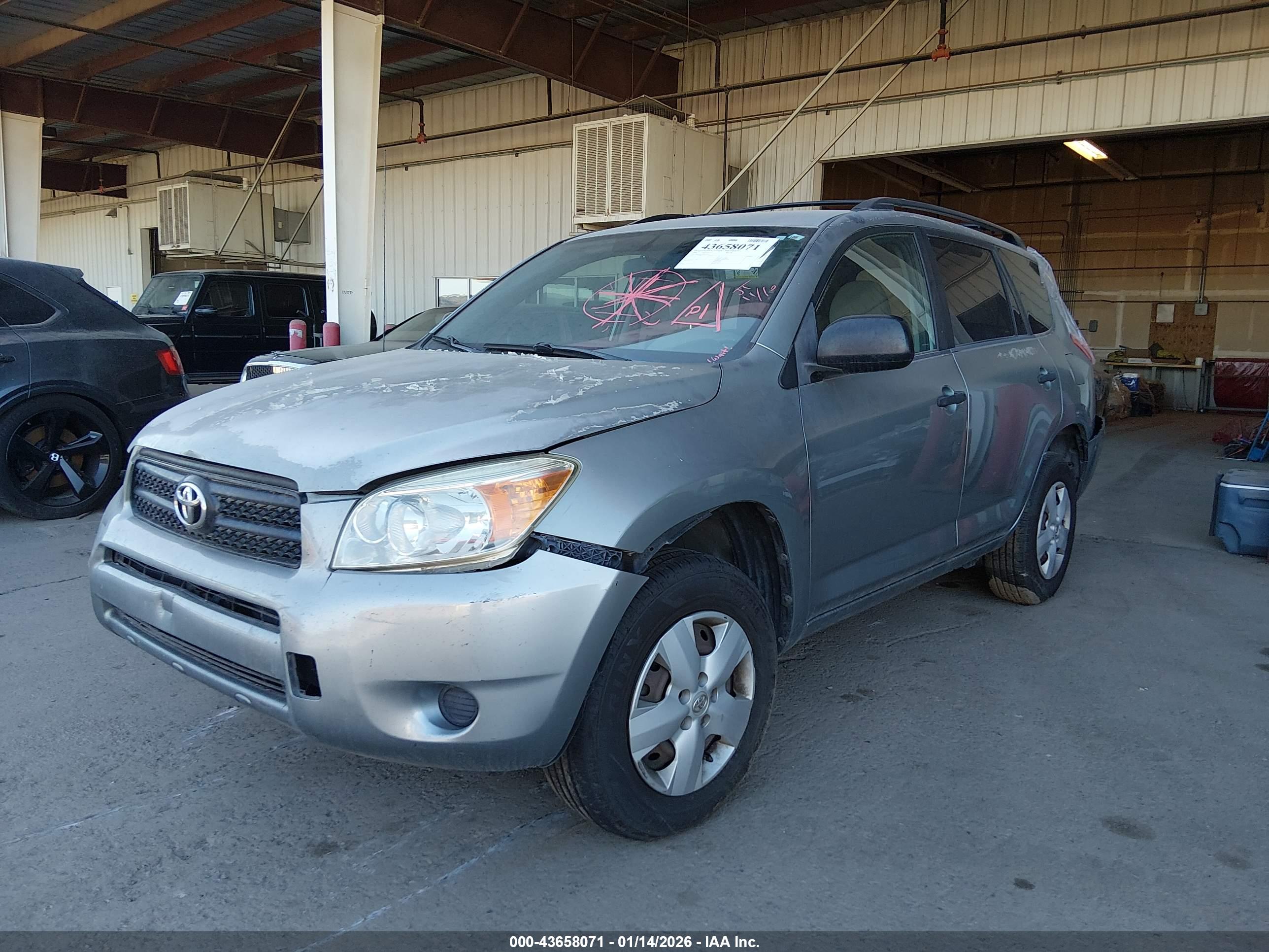 TOYOTA RAV4 image 2