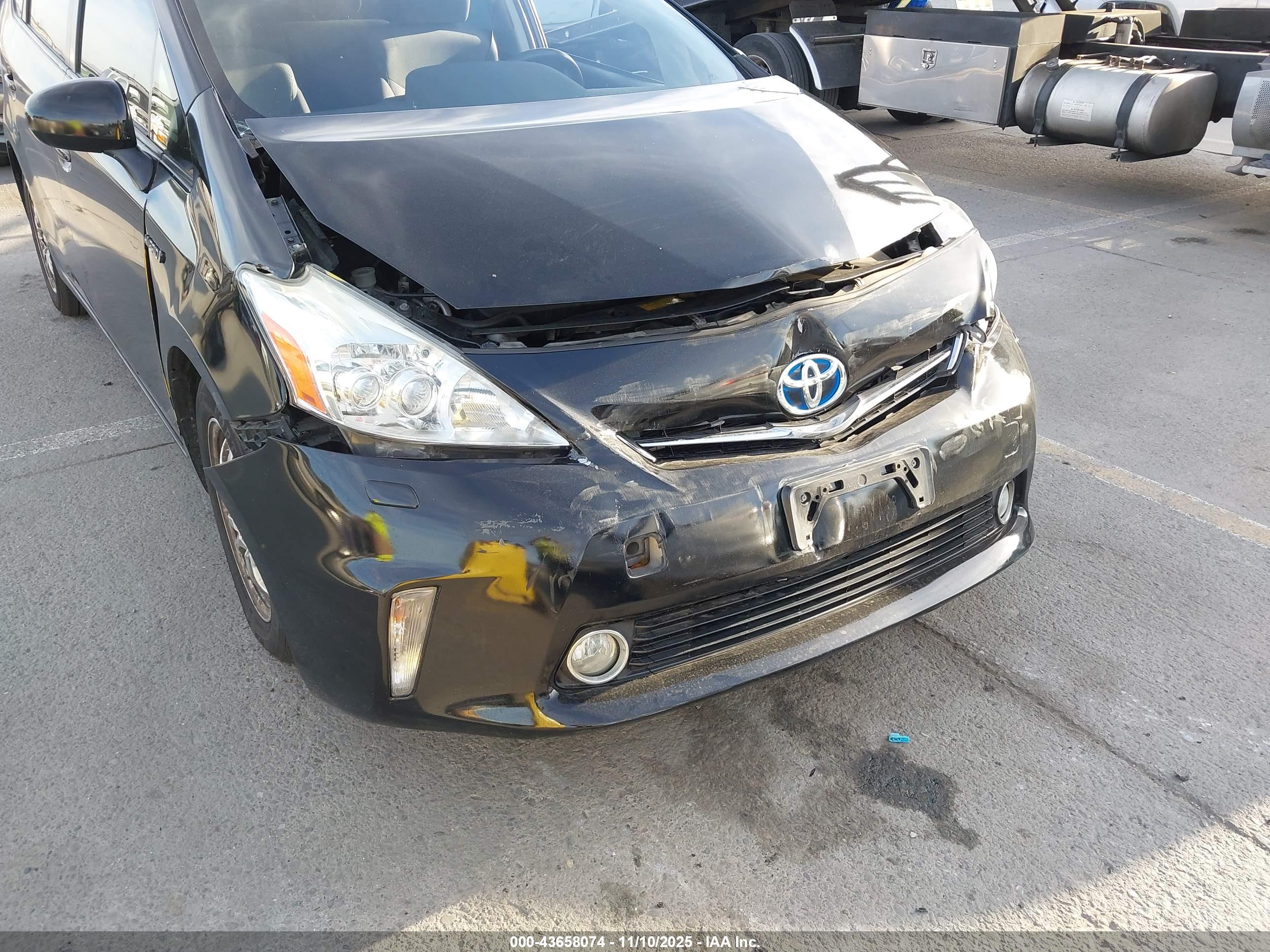 TOYOTA PRIUS image 6