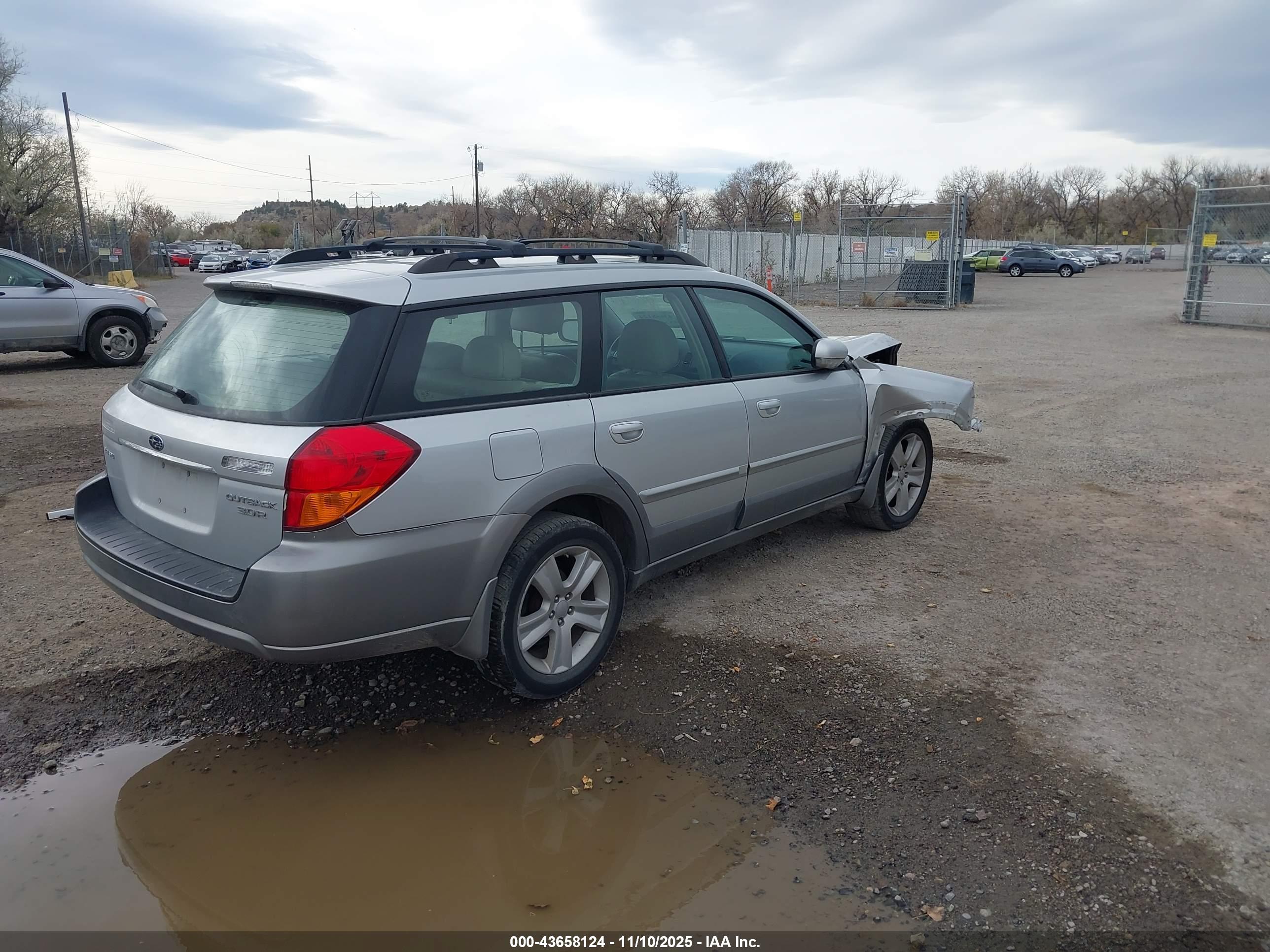 SUBARU OUTBACK image 4