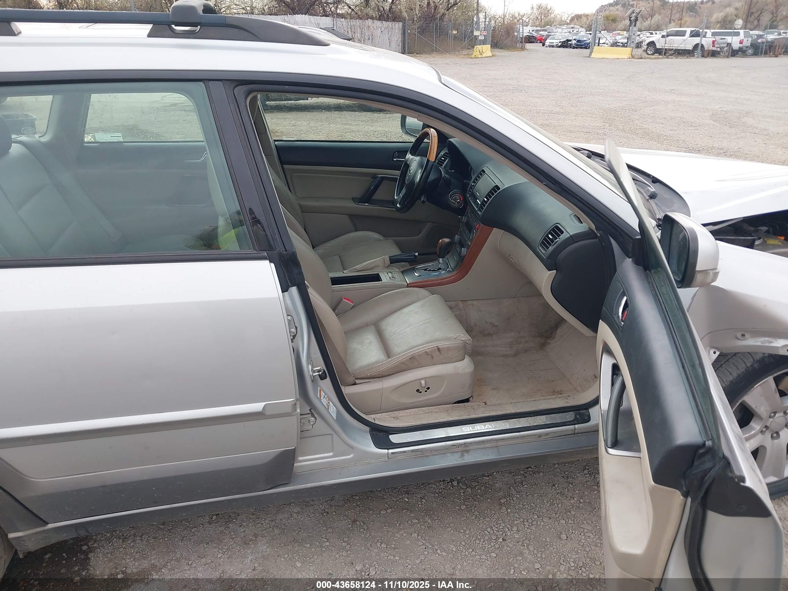 SUBARU OUTBACK image 5