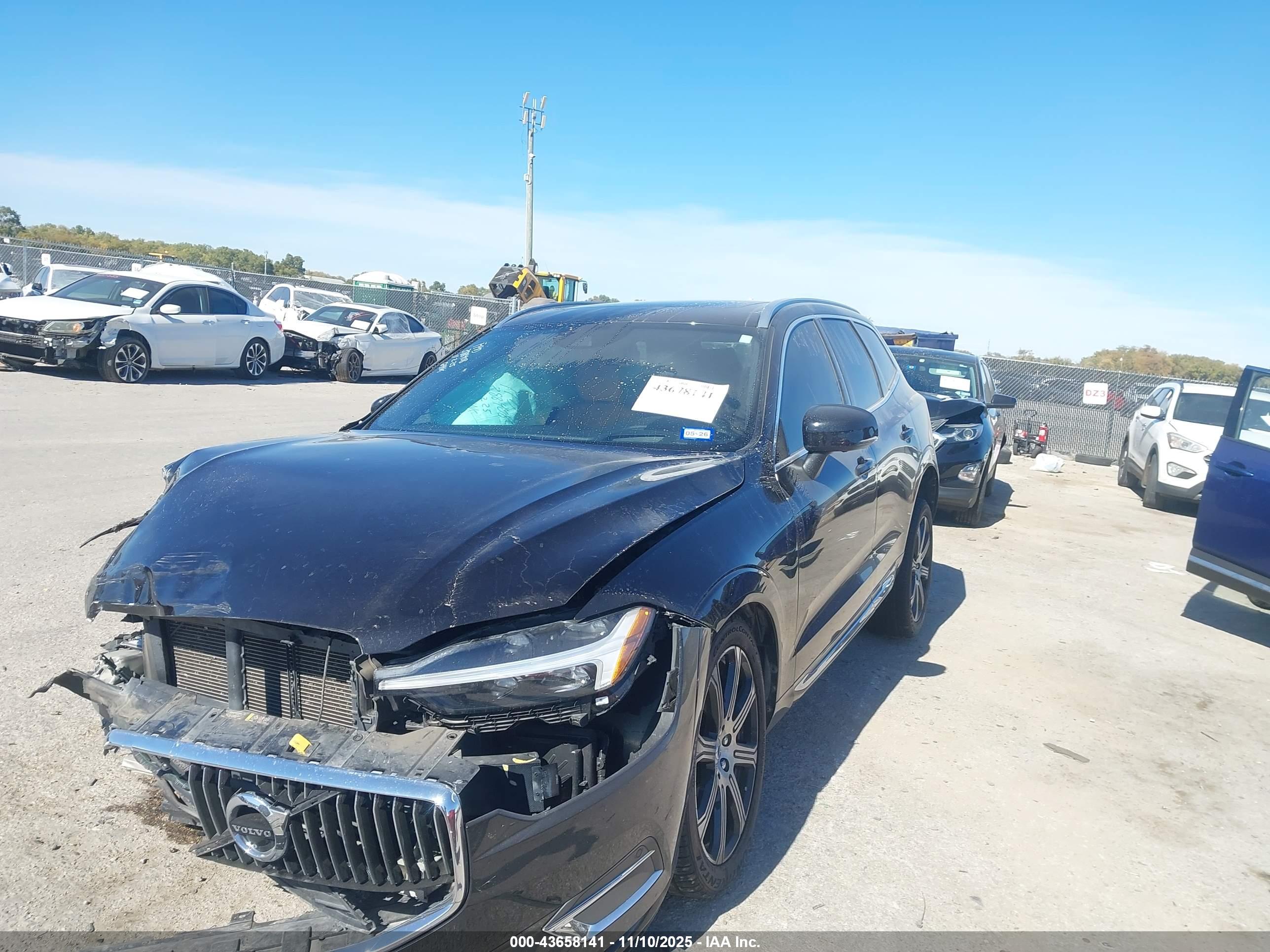 VOLVO XC60 image 2