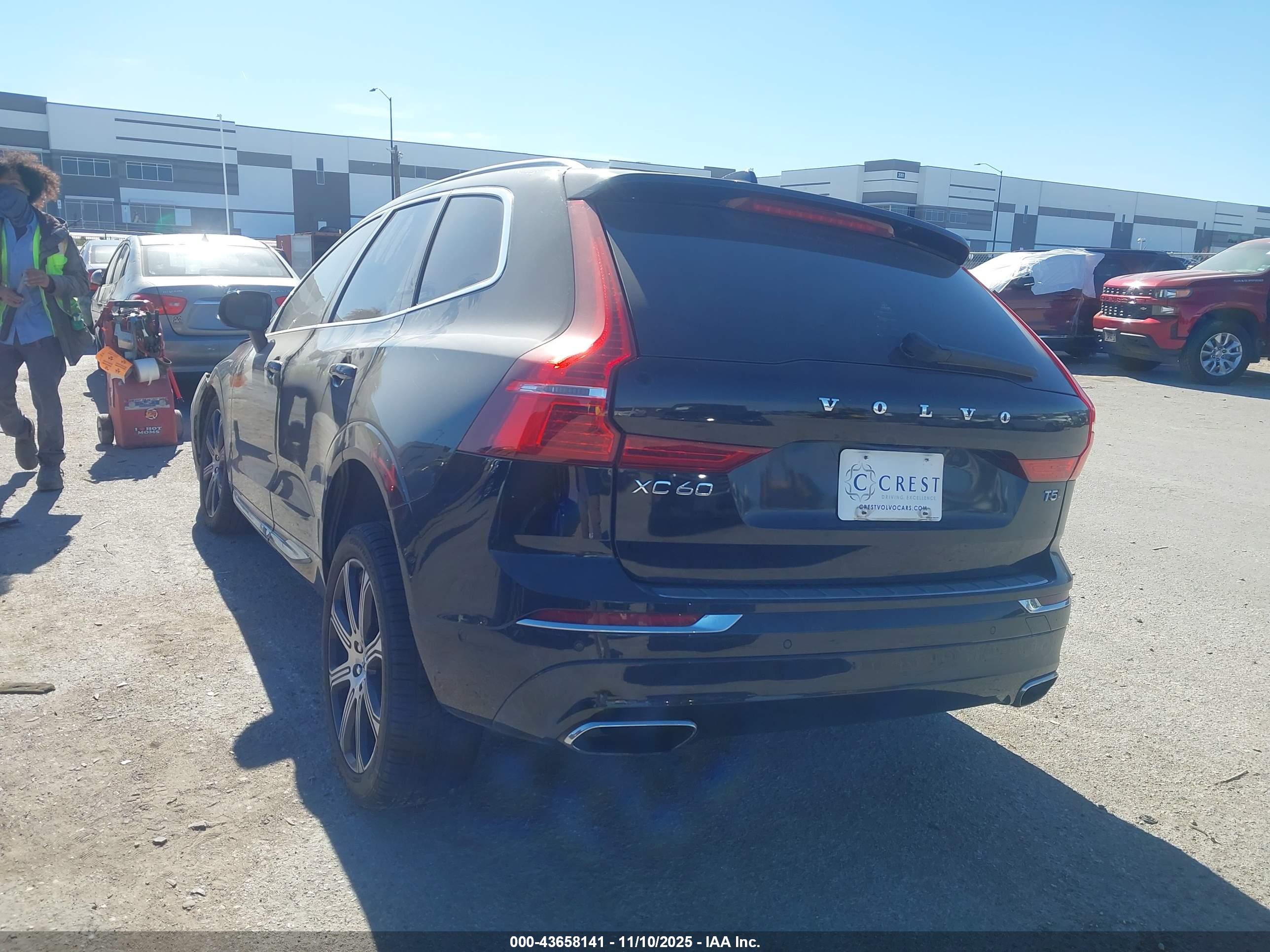 VOLVO XC60 image 3