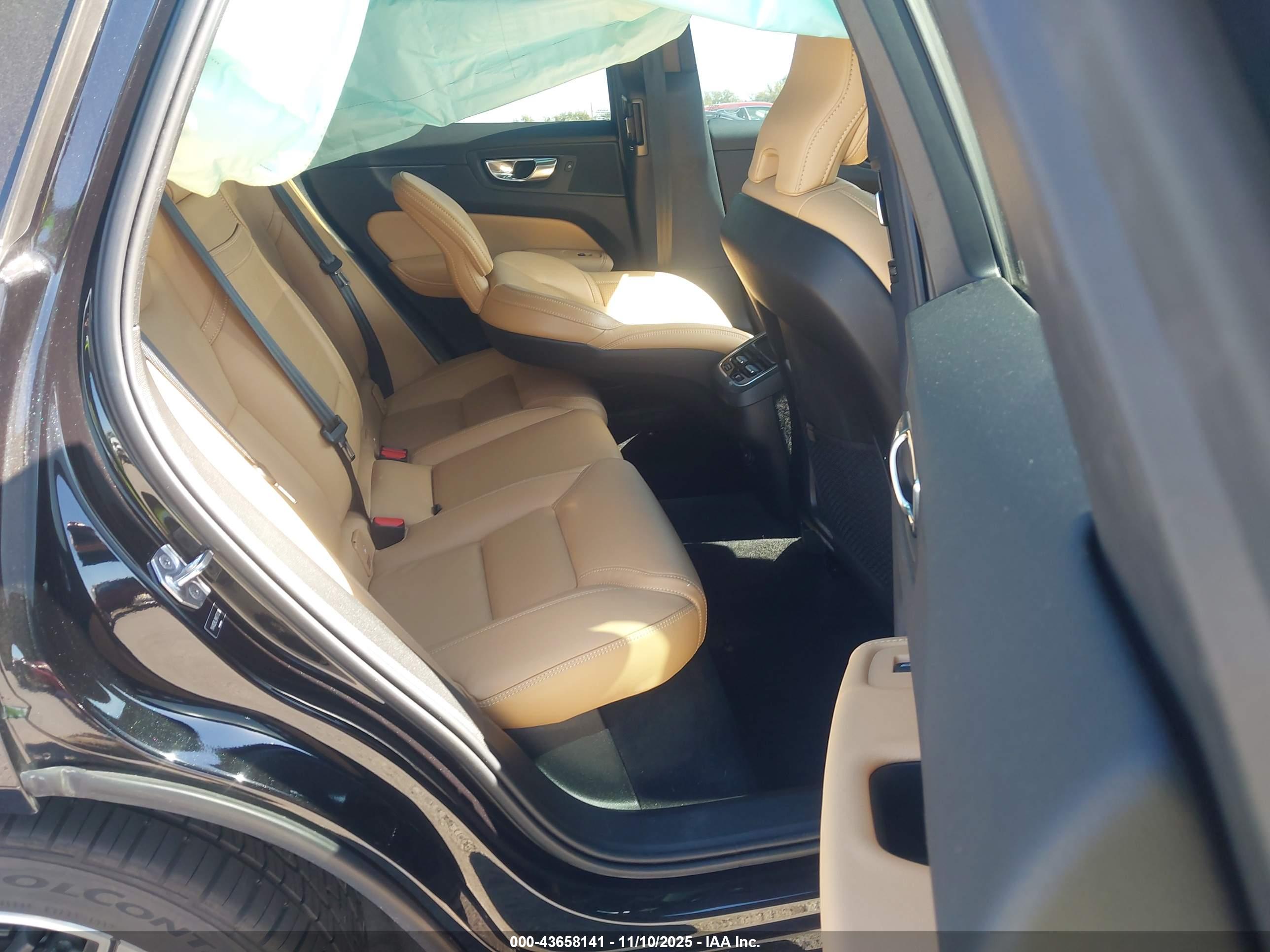 VOLVO XC60 image 8