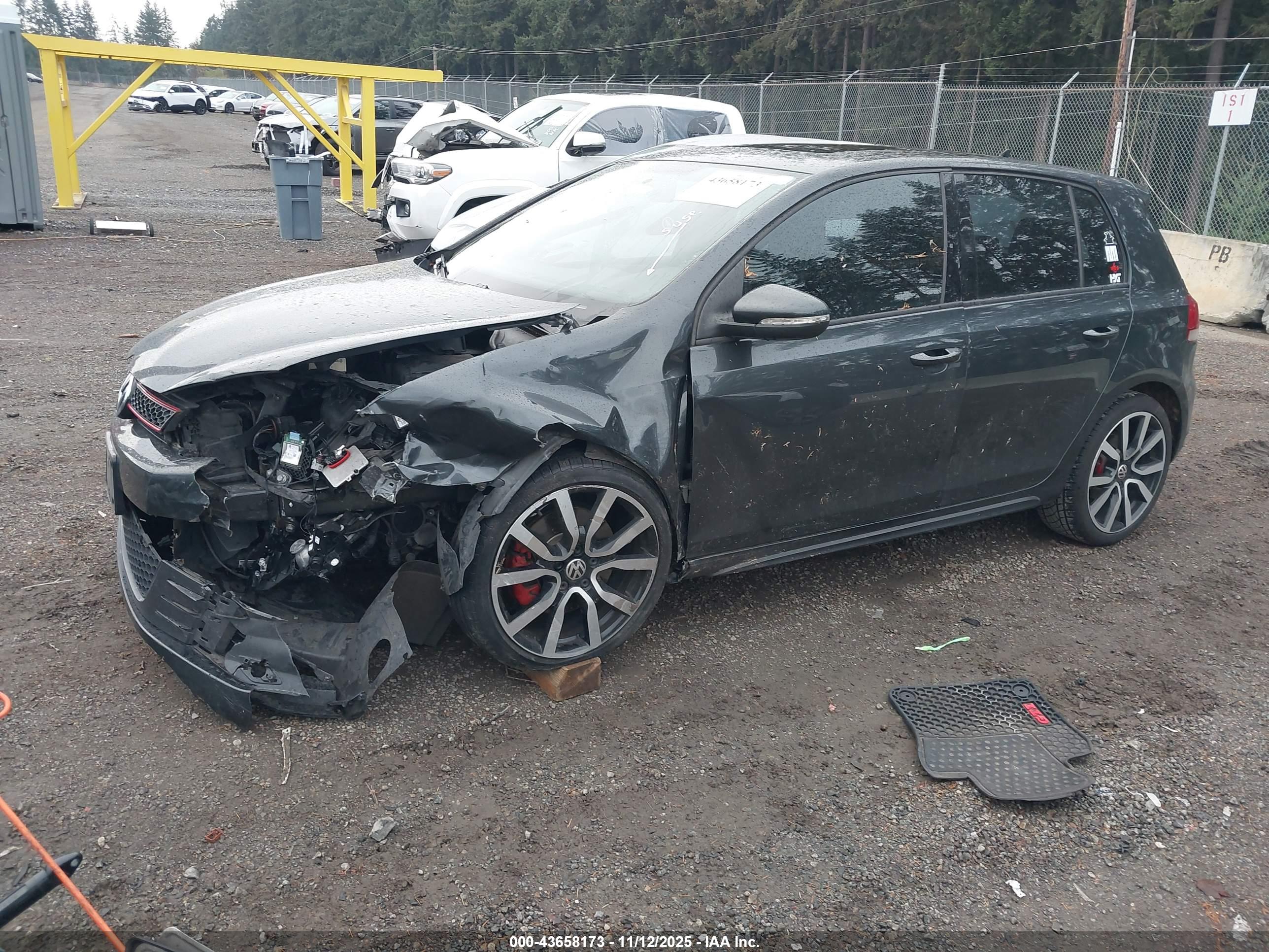 VOLKSWAGEN GTI image 2