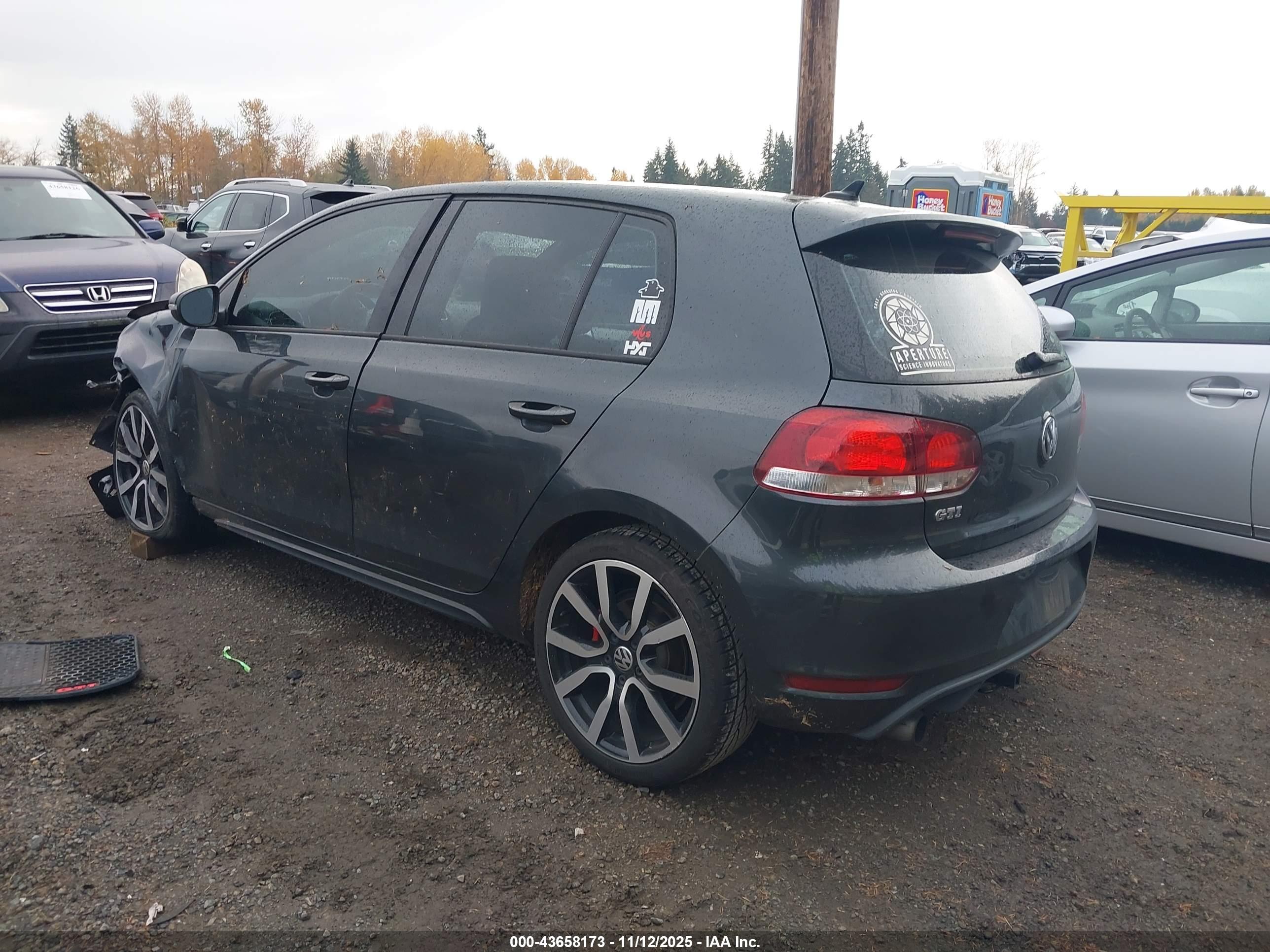 VOLKSWAGEN GTI image 3