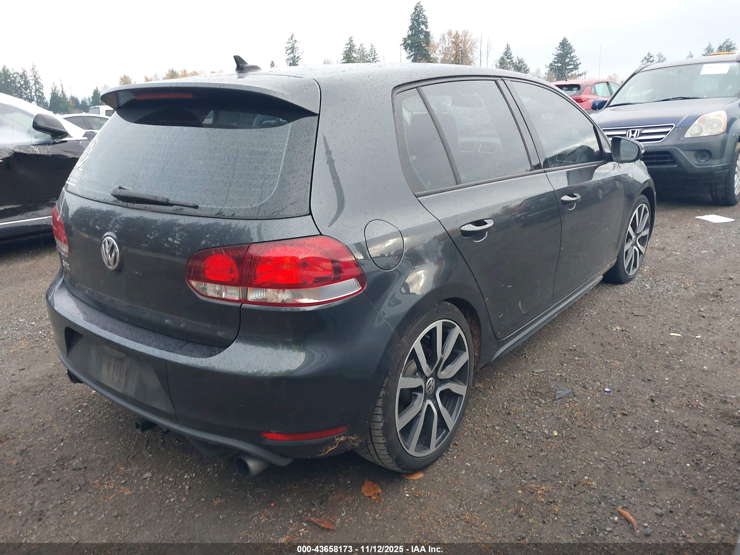 VOLKSWAGEN GTI image 4