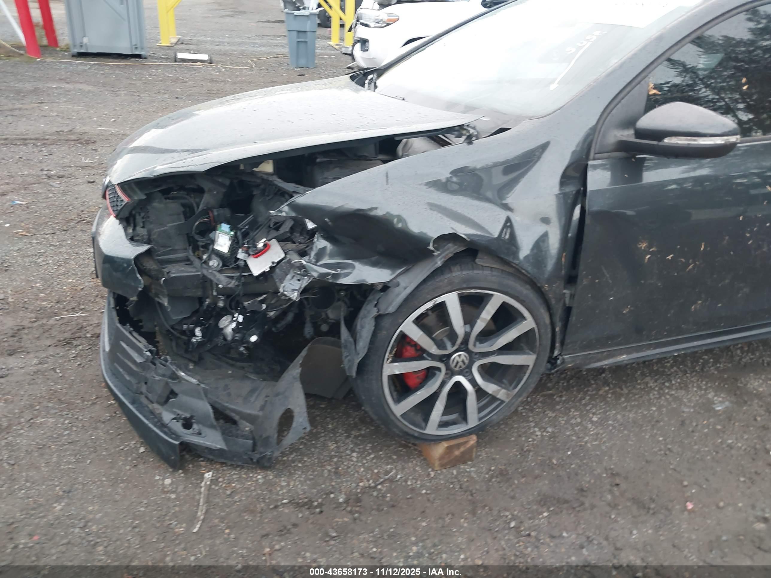 VOLKSWAGEN GTI image 6