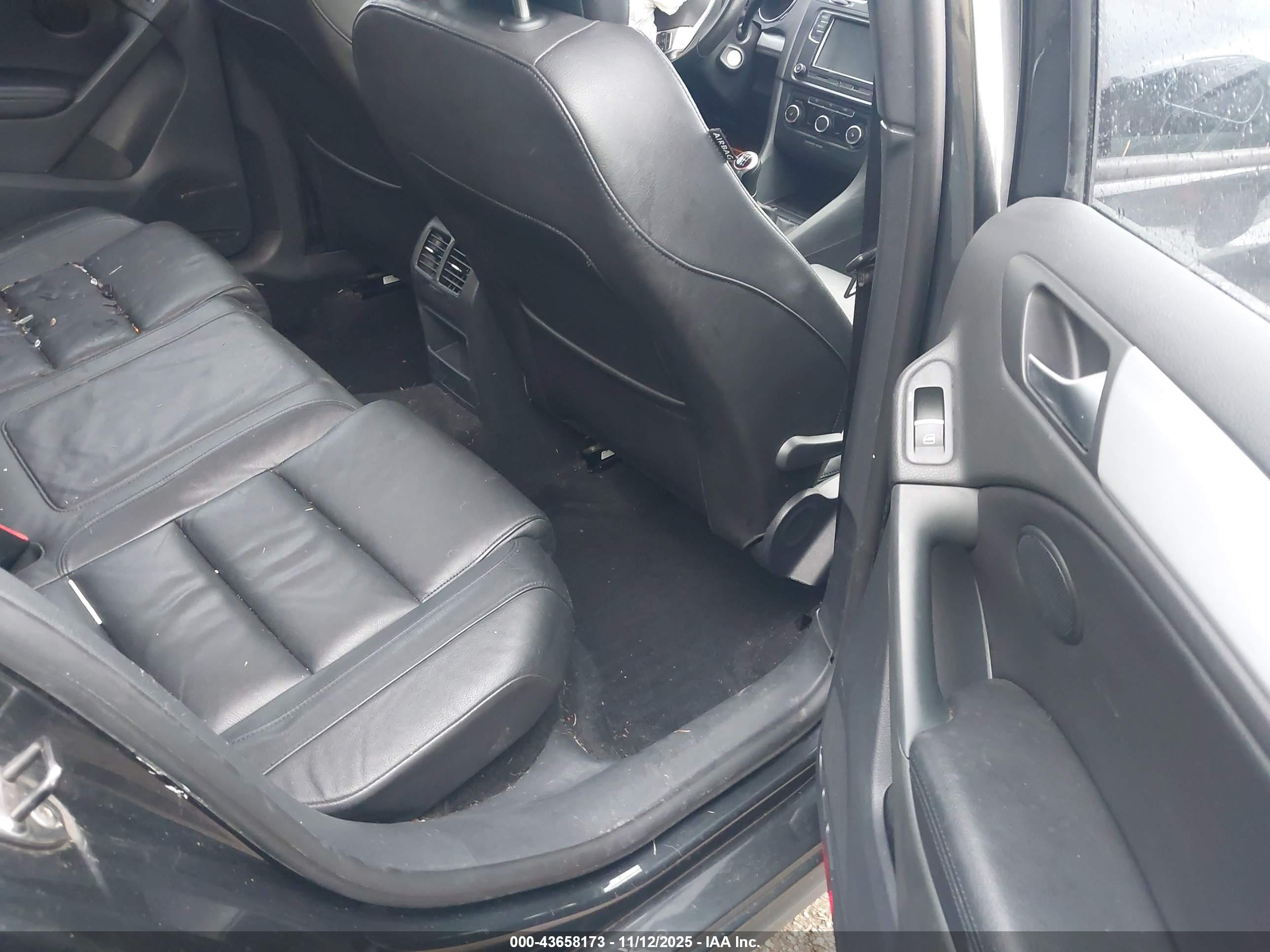 VOLKSWAGEN GTI image 8