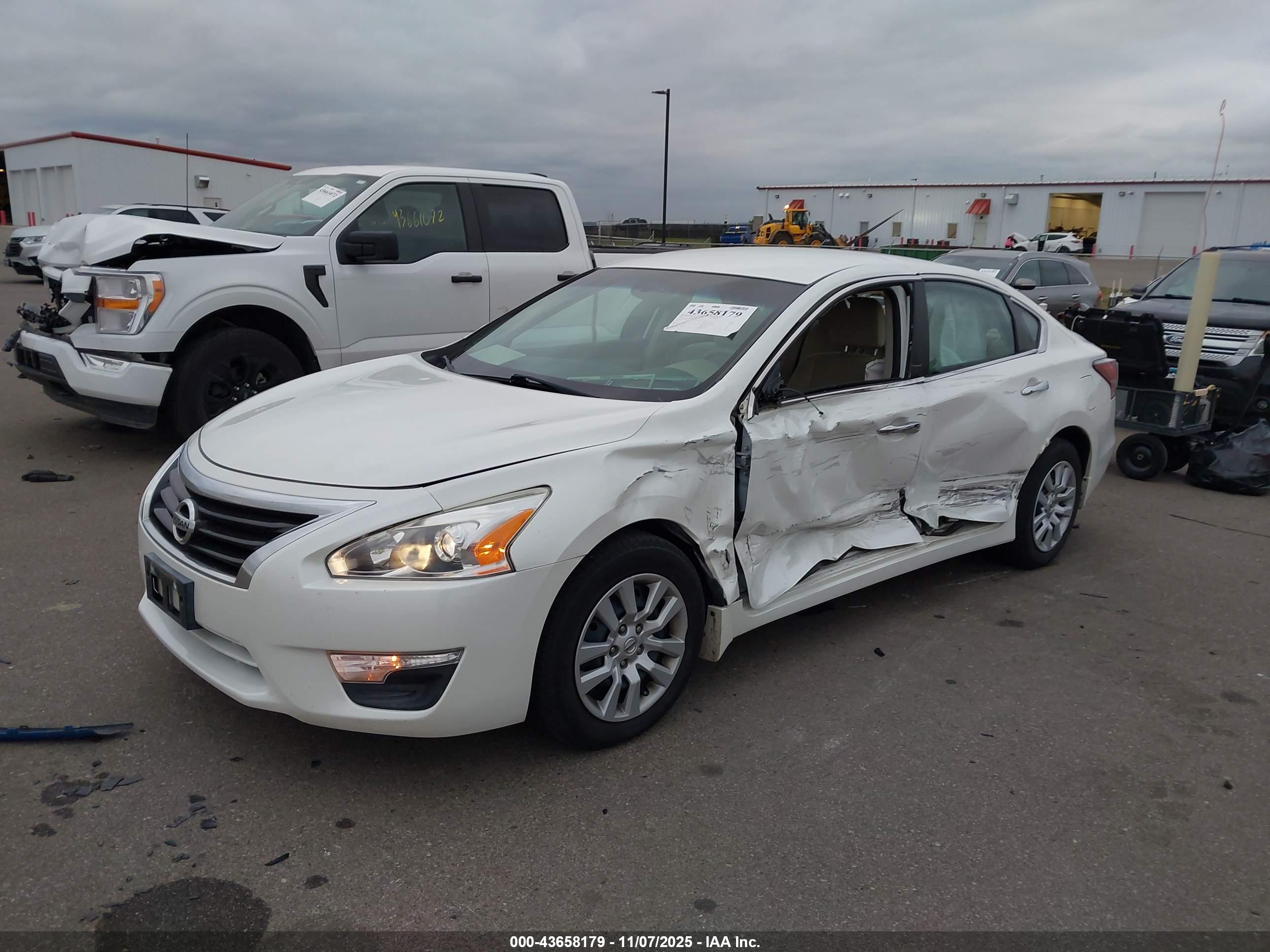 NISSAN ALTIMA image 2