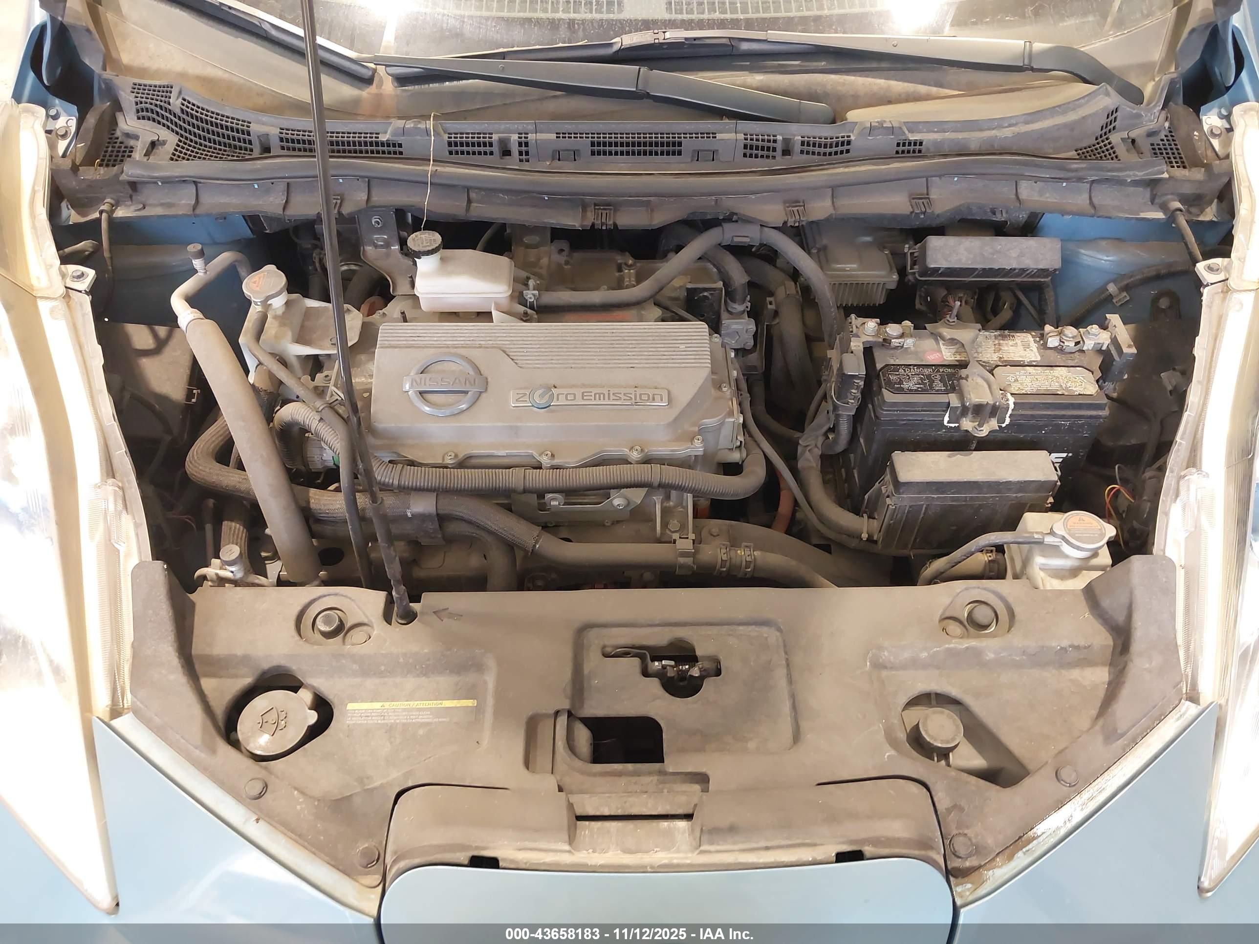 NISSAN LEAF image 10