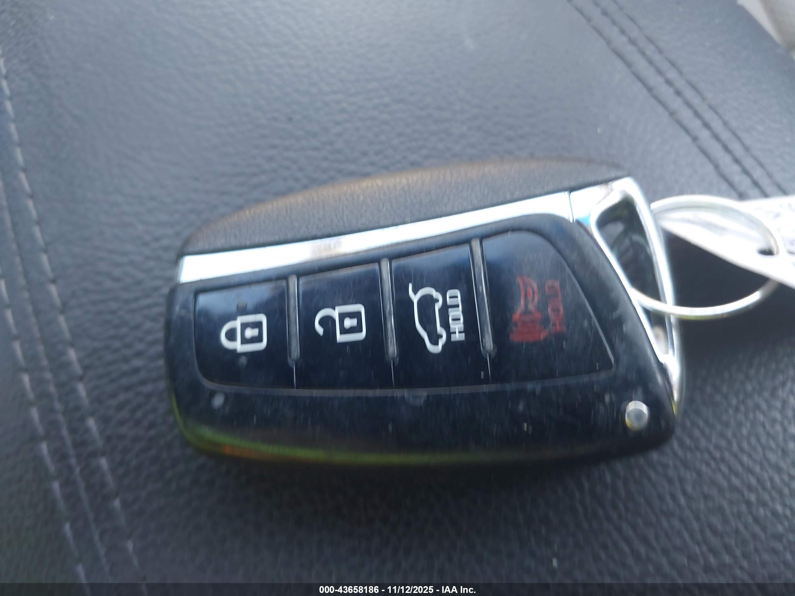HYUNDAI SANTA image 11