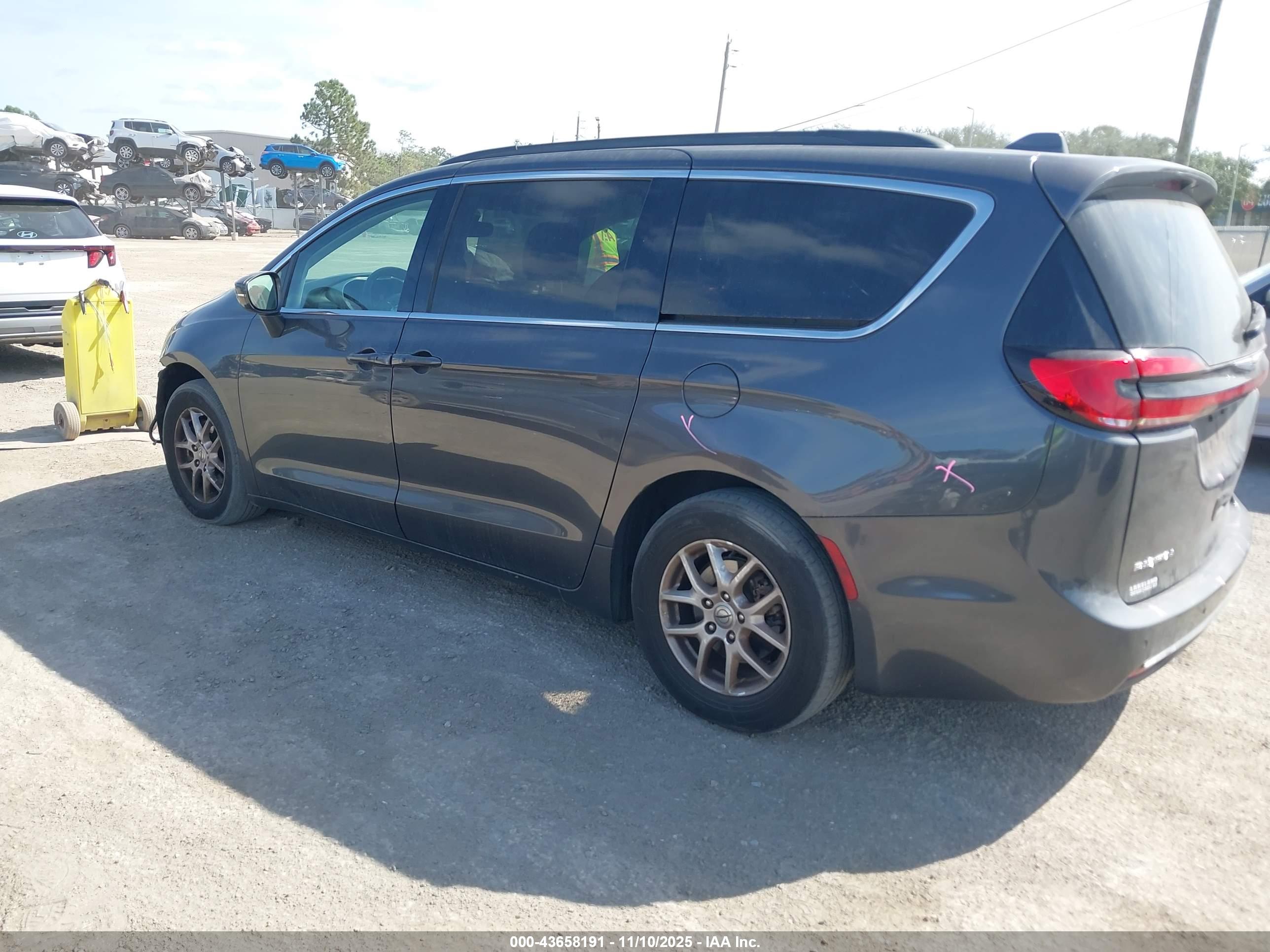 CHRYSLER PACIFICA image 3