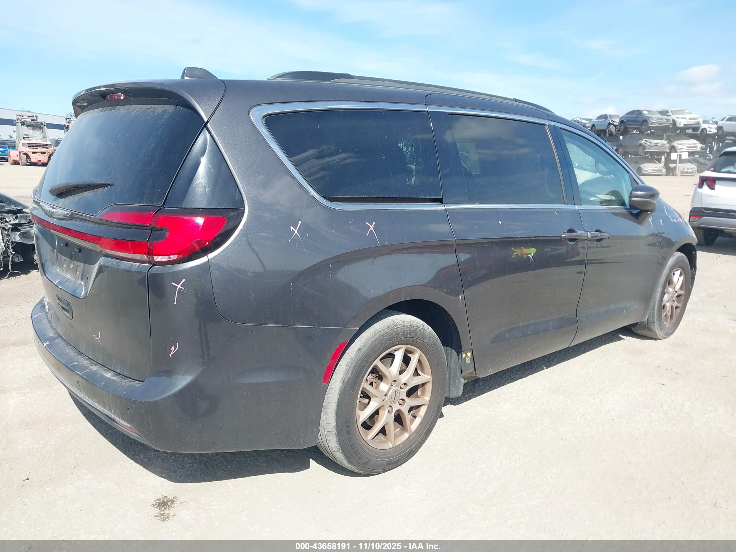 CHRYSLER PACIFICA image 4