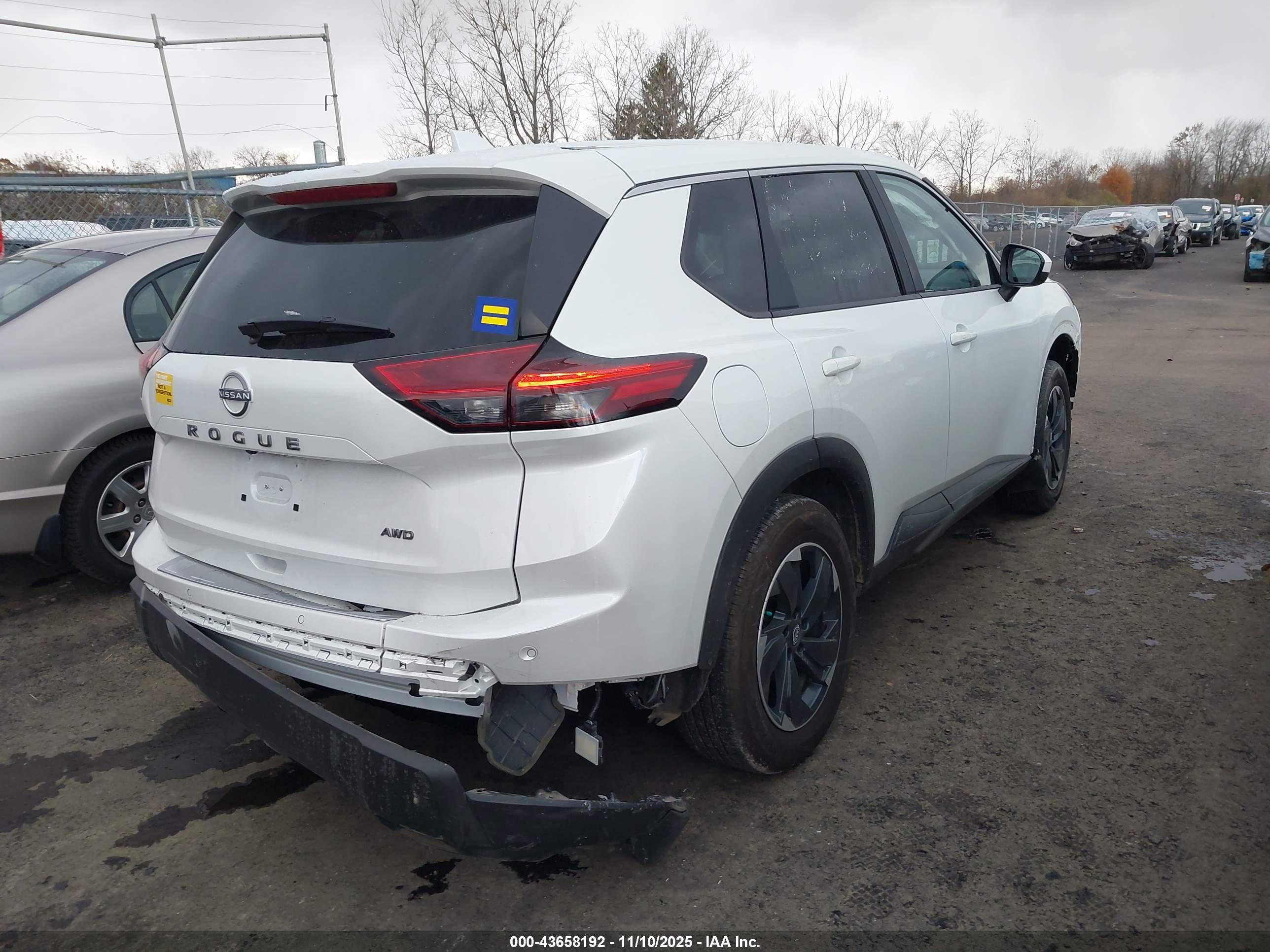 NISSAN ROGUE image 4