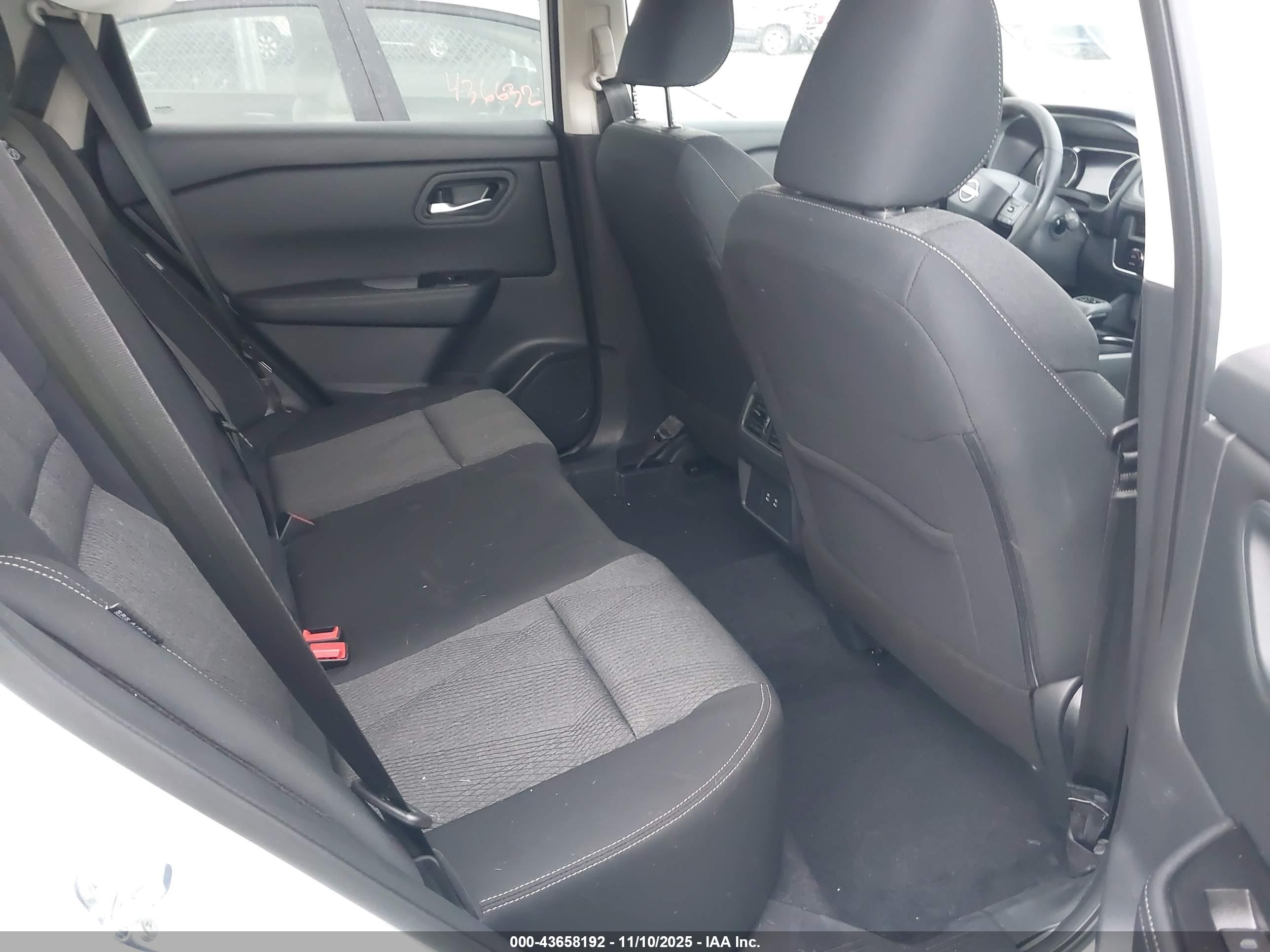 NISSAN ROGUE image 8