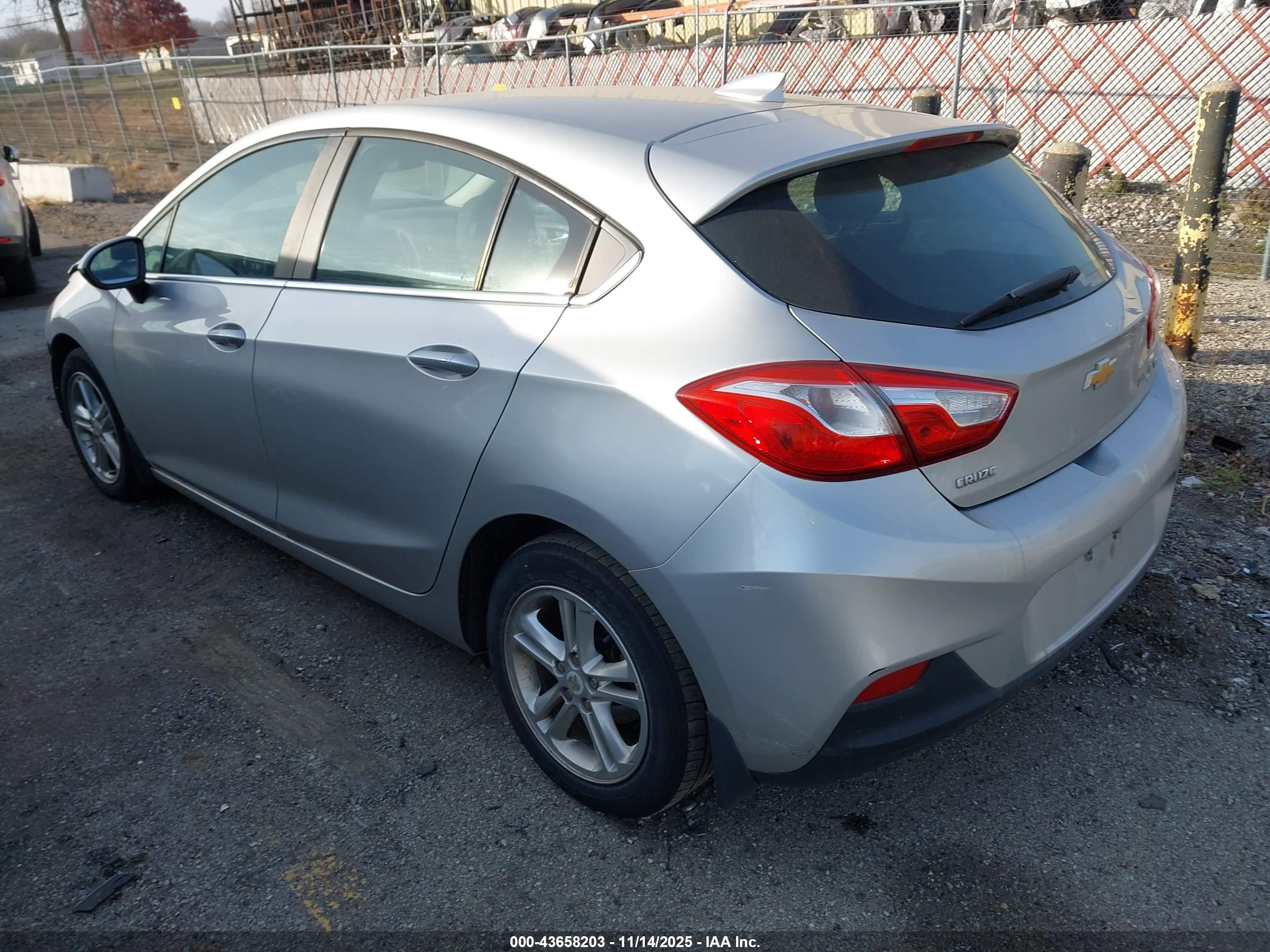 CHEVROLET CRUZE image 3