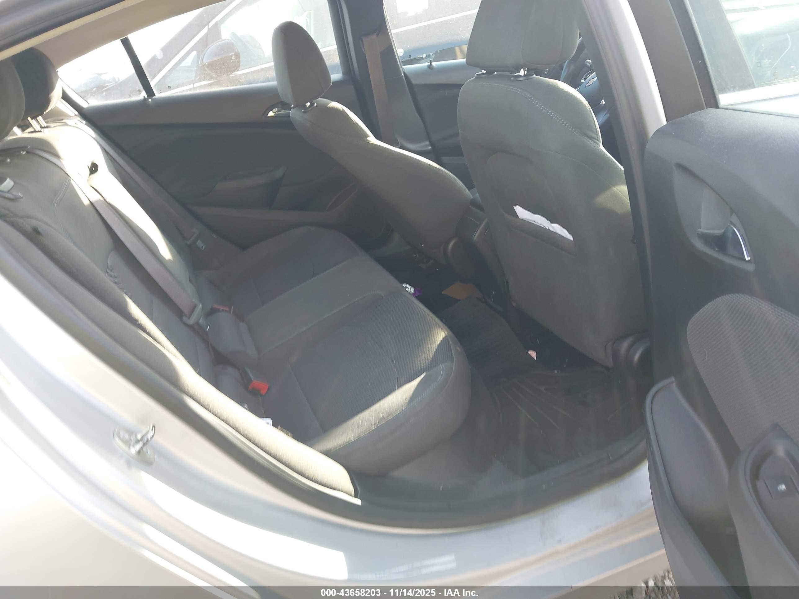 CHEVROLET CRUZE image 8