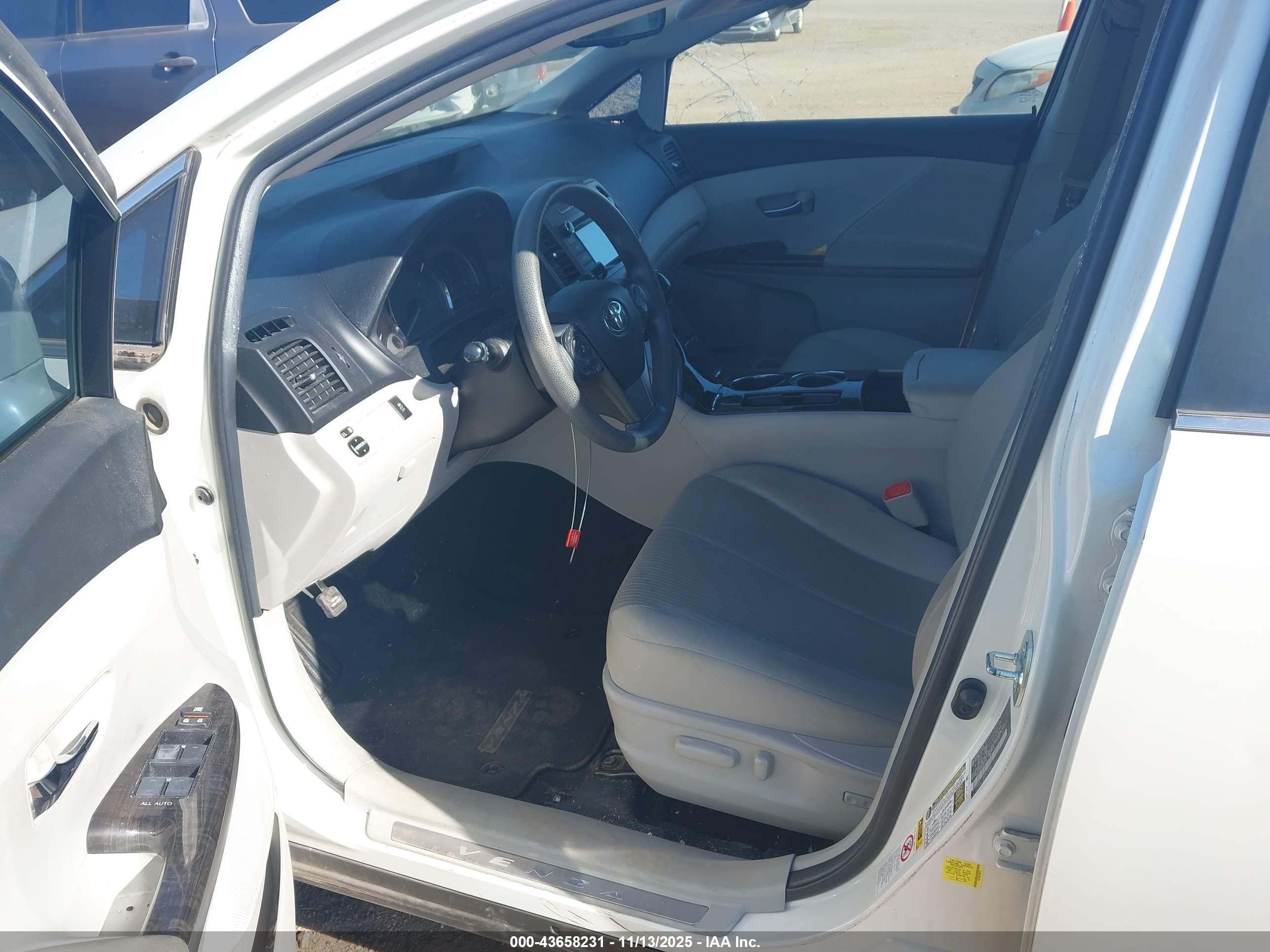TOYOTA VENZA image 5