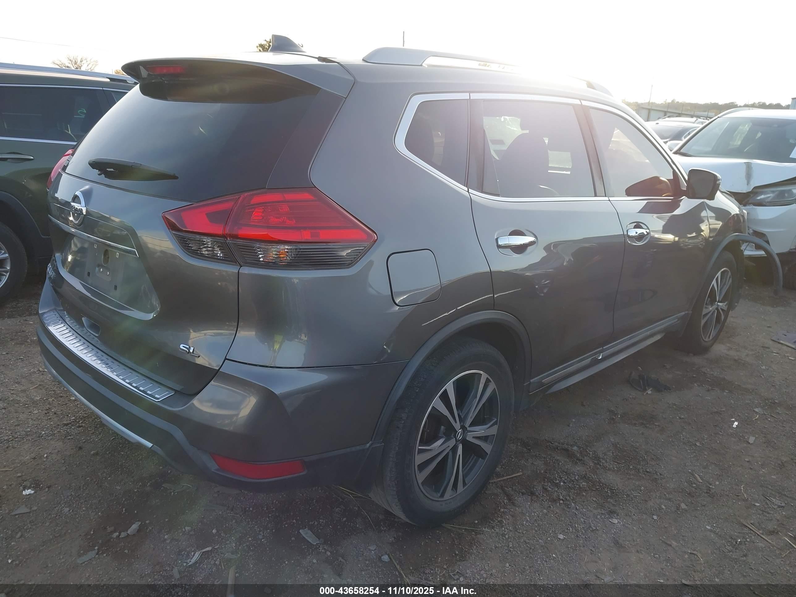 NISSAN ROGUE image 4