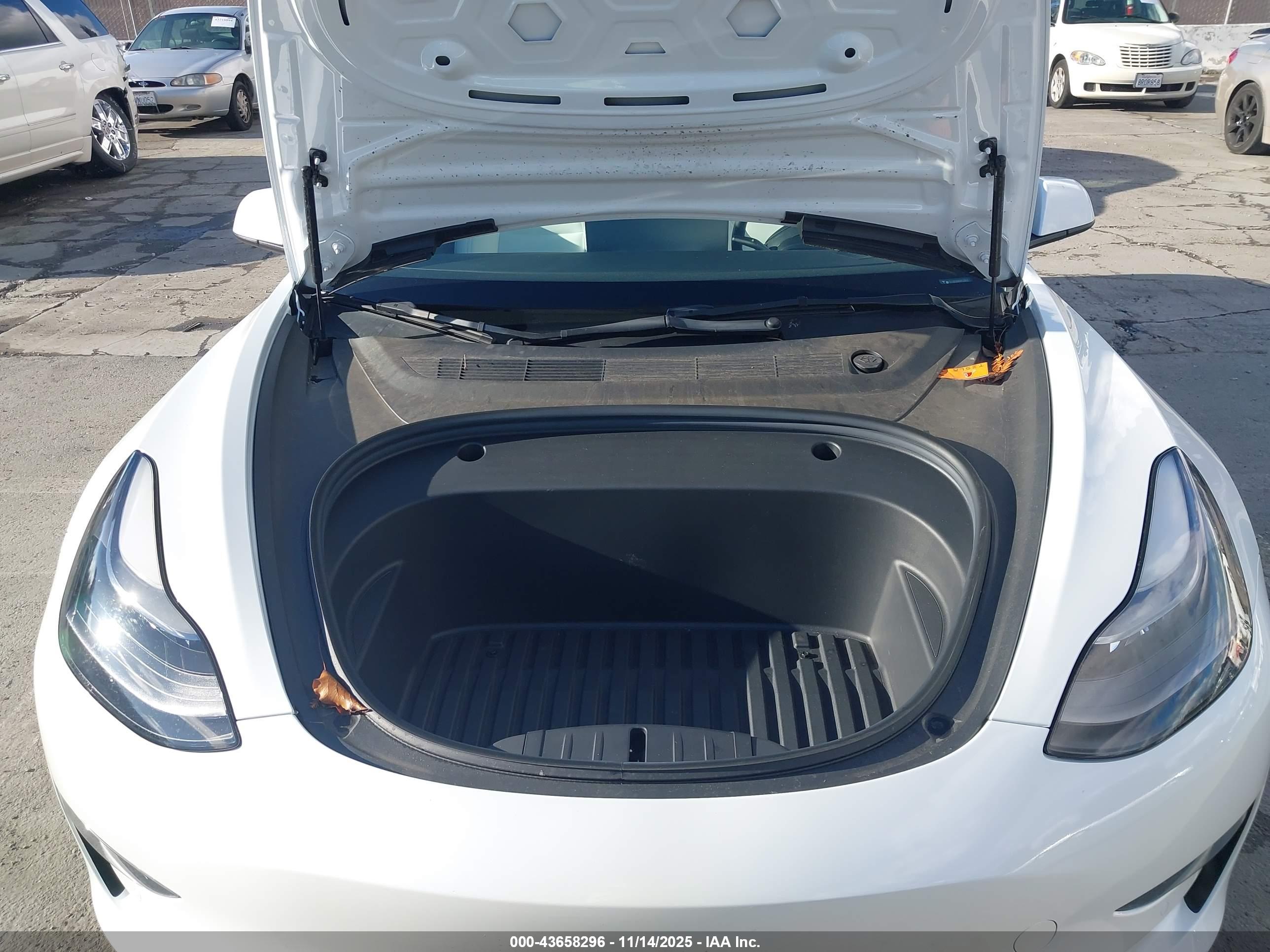 TESLA MODEL image 10