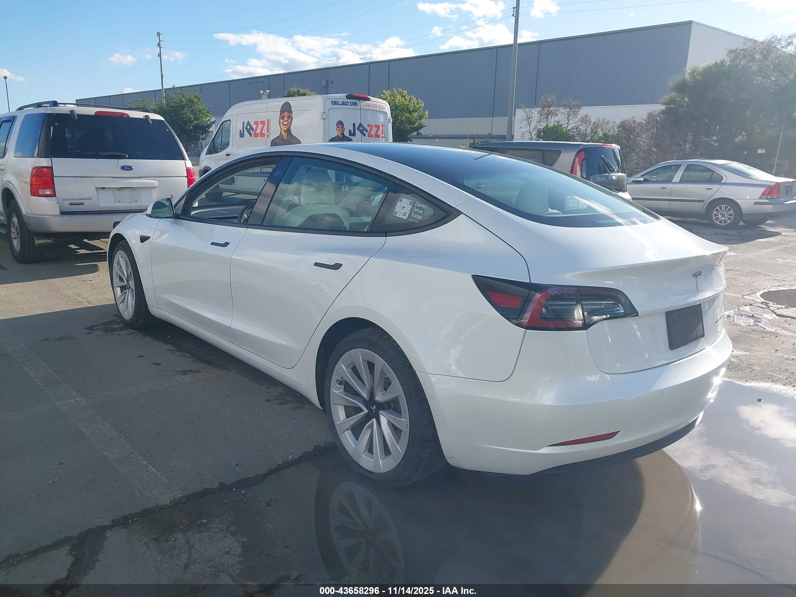 TESLA MODEL image 3