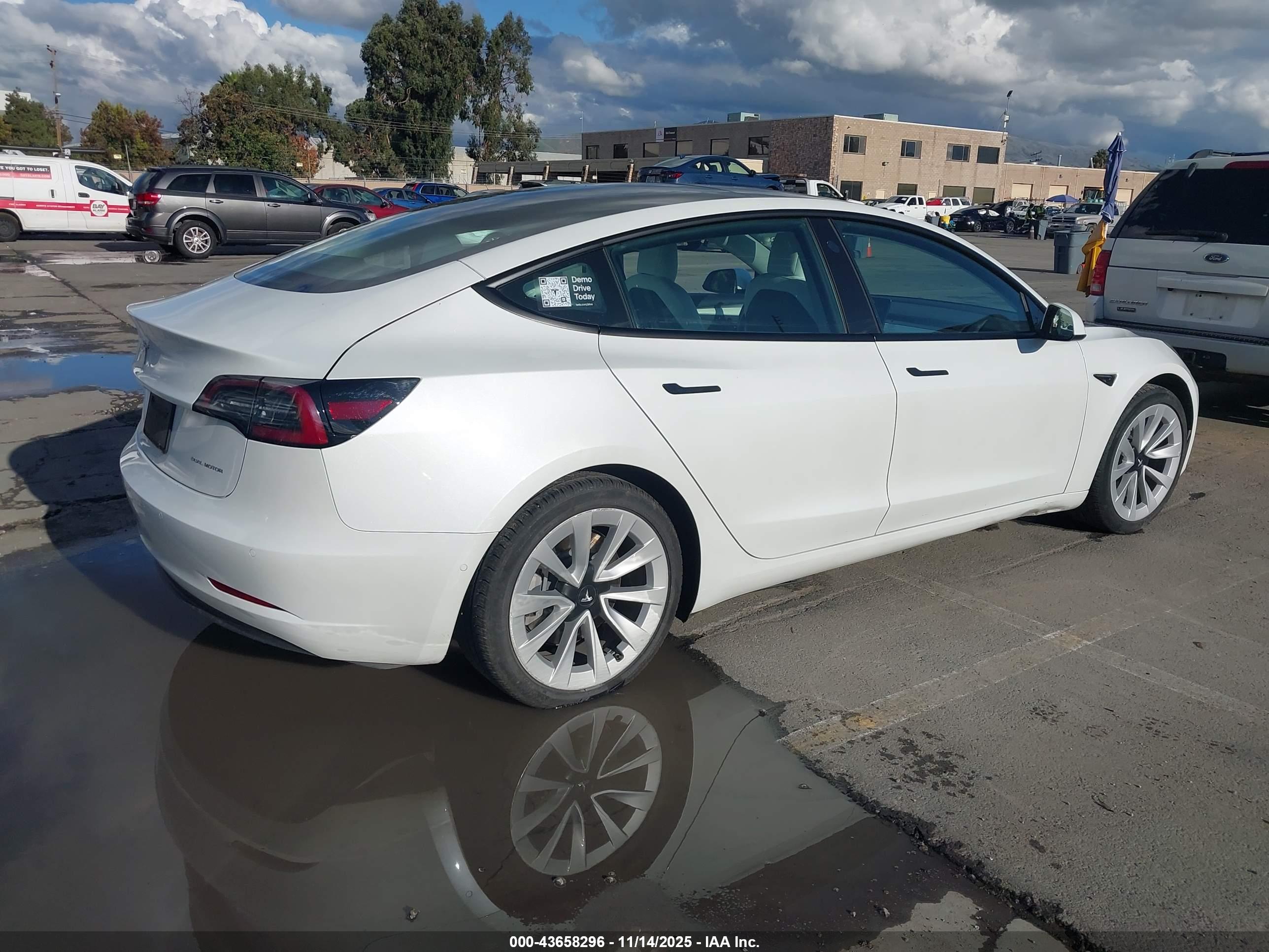 TESLA MODEL image 4