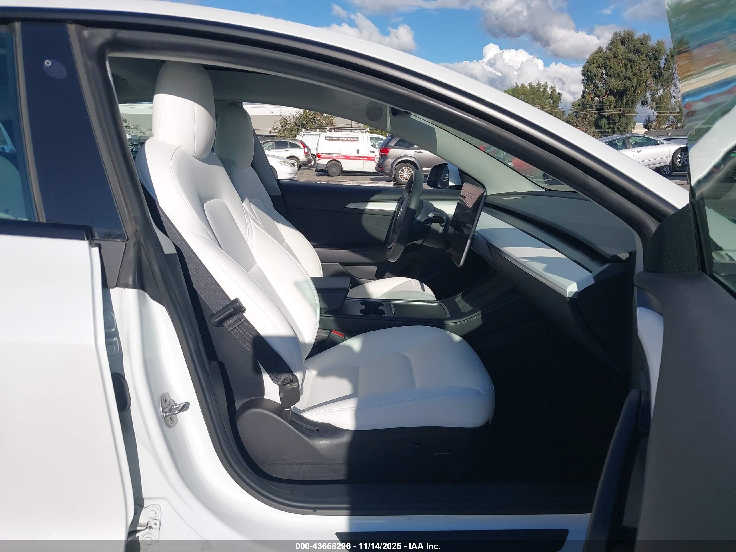 TESLA MODEL image 5
