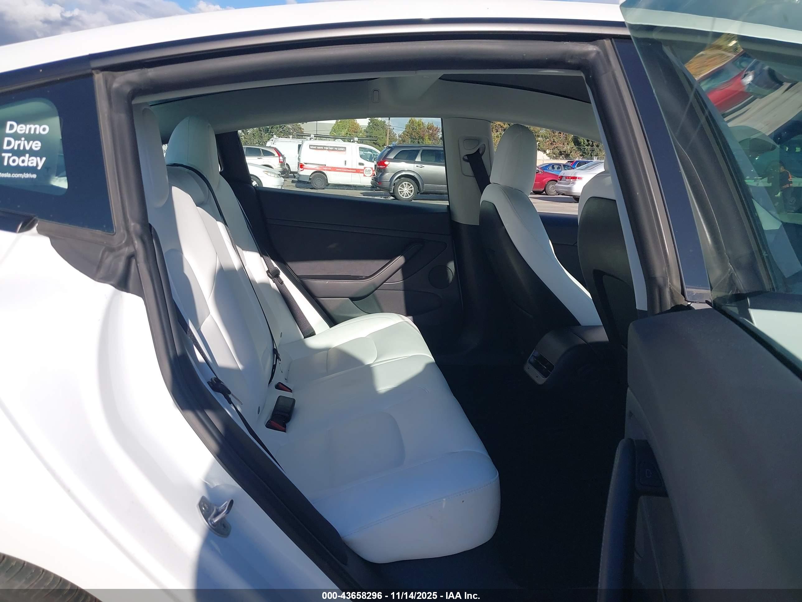 TESLA MODEL image 8
