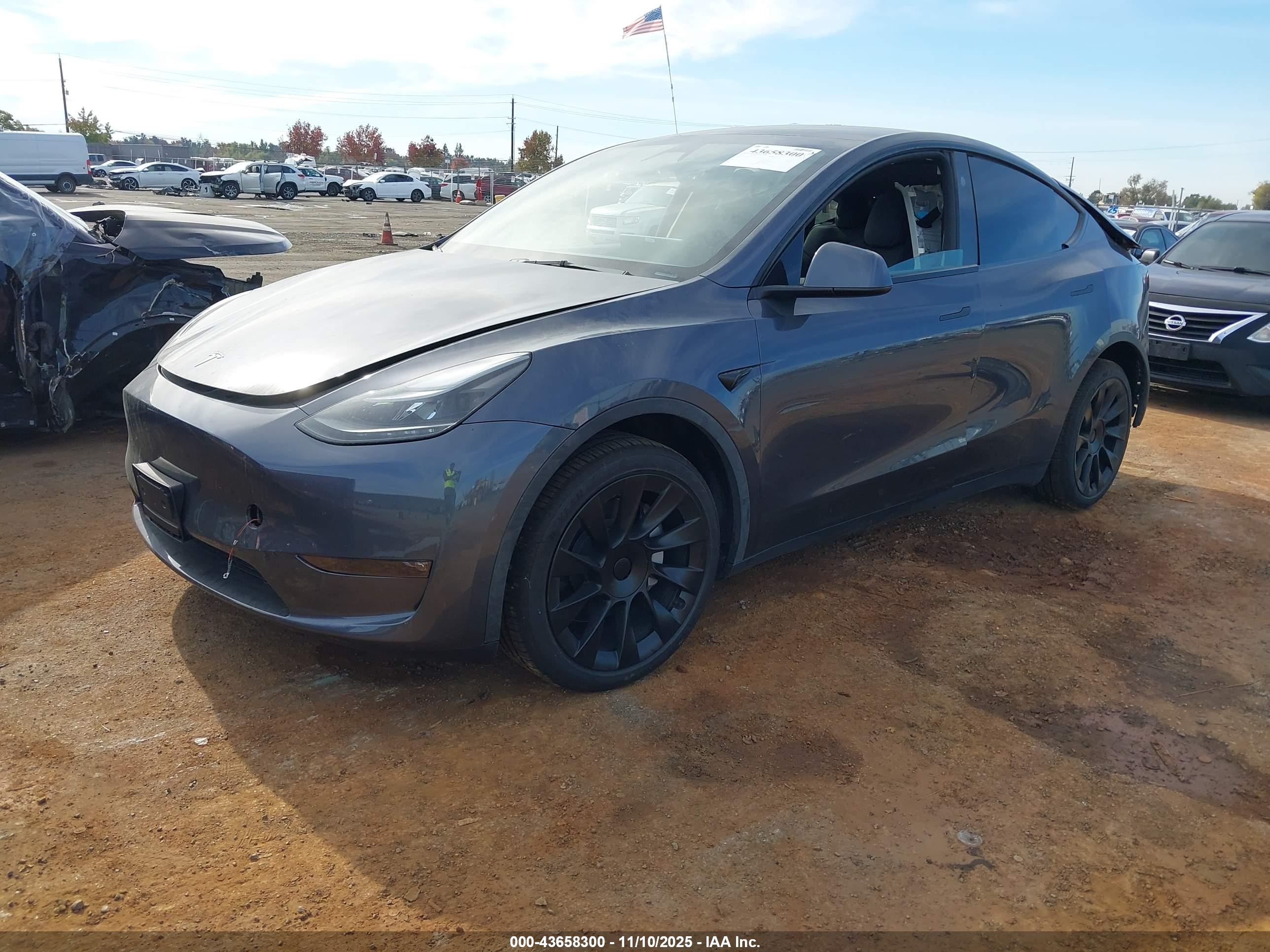 TESLA MODEL image 2