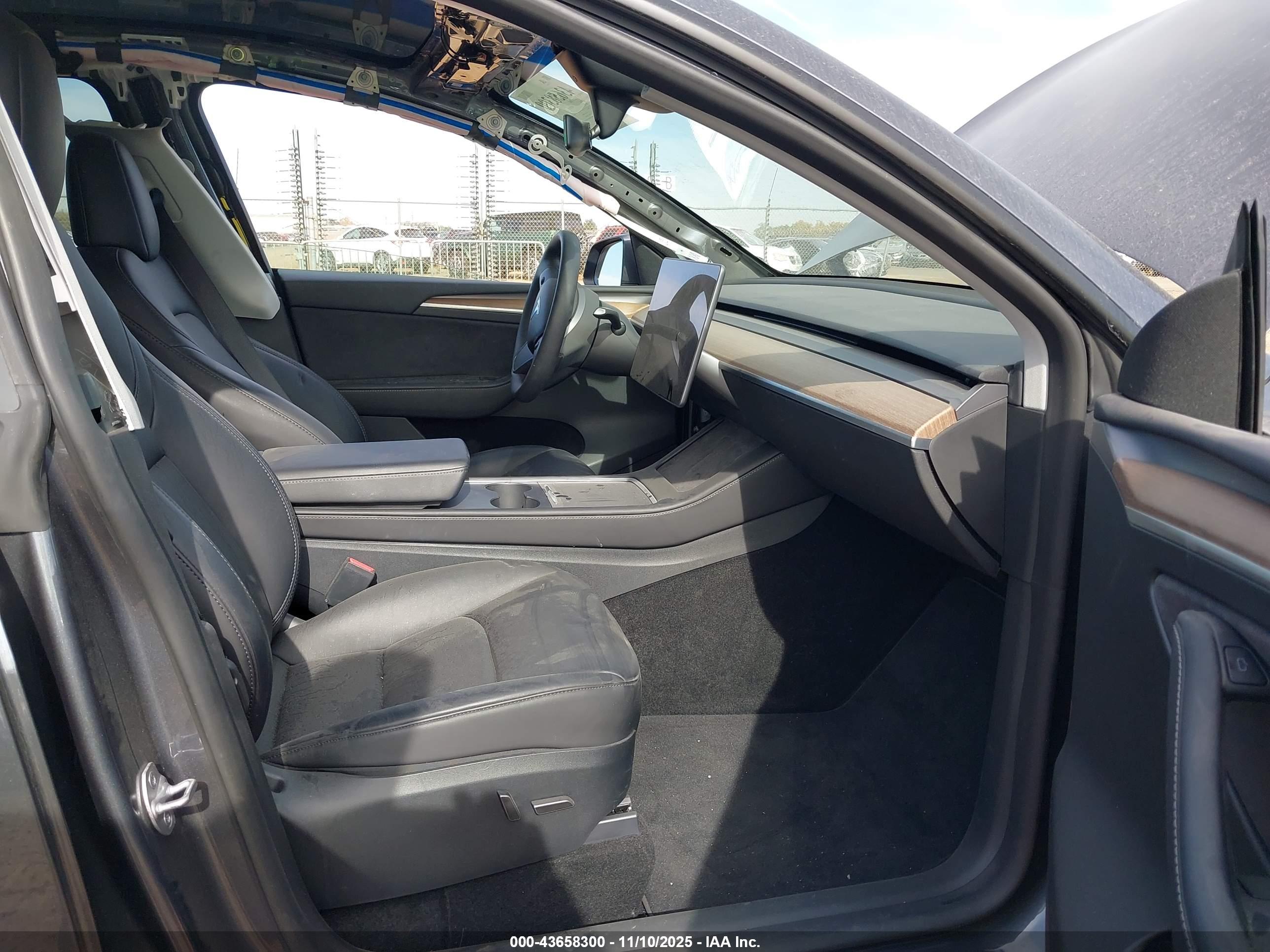 TESLA MODEL image 5