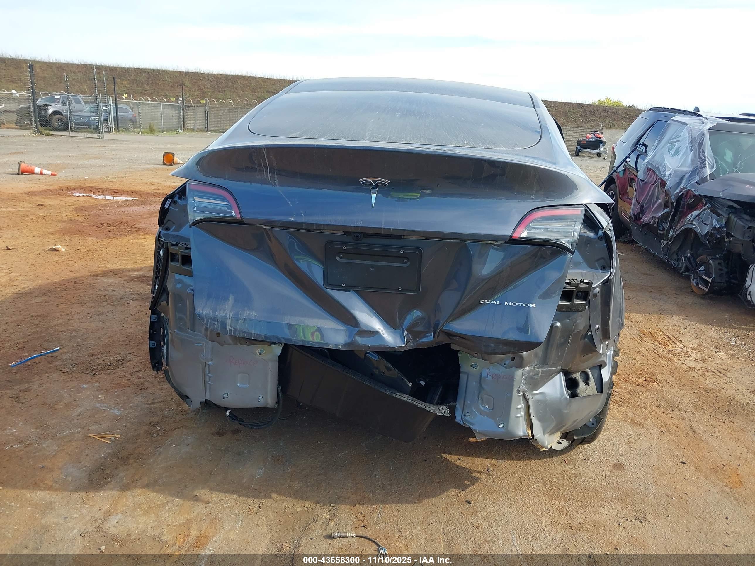 TESLA MODEL image 6
