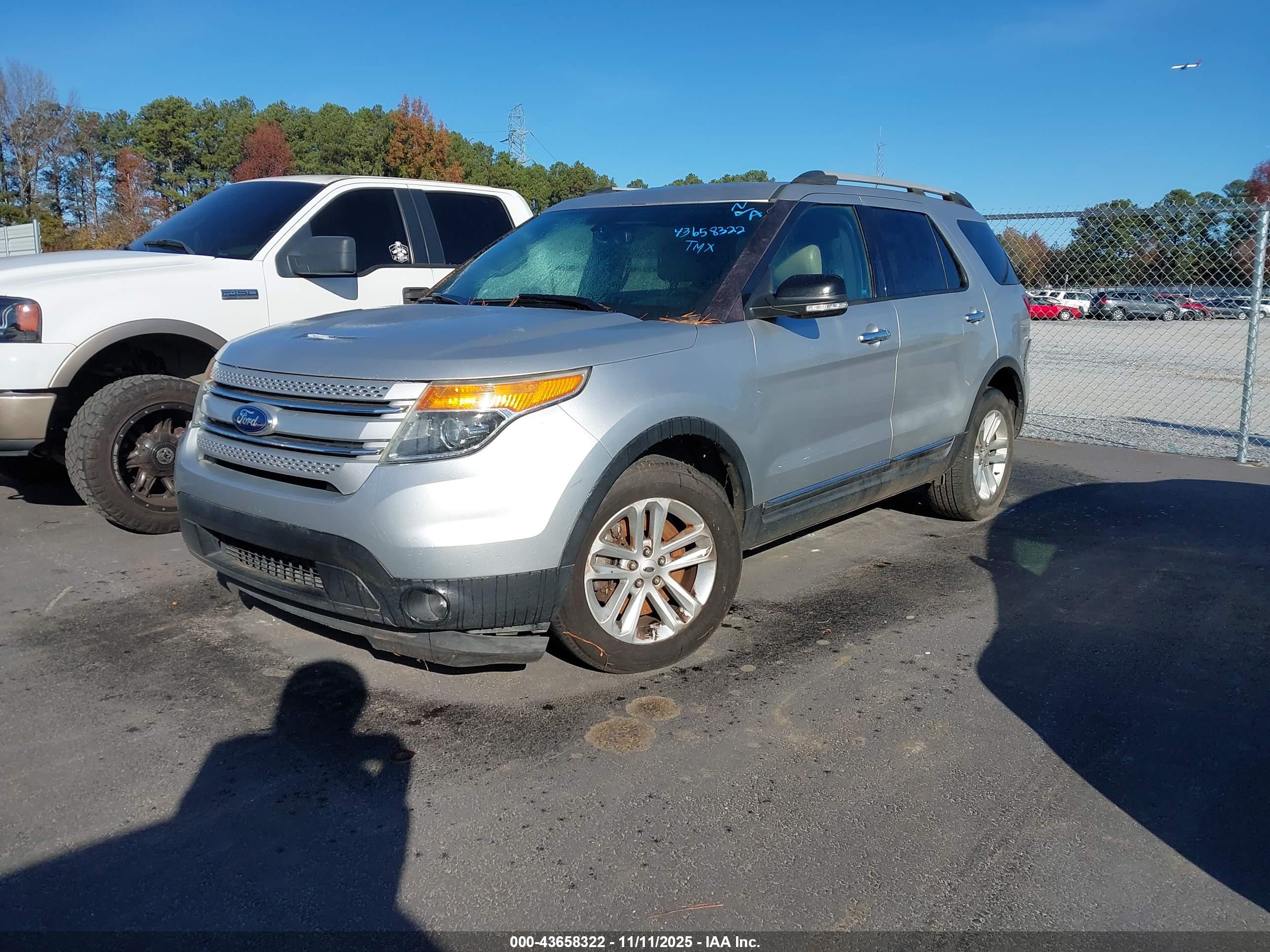 FORD EXPLORER image 2