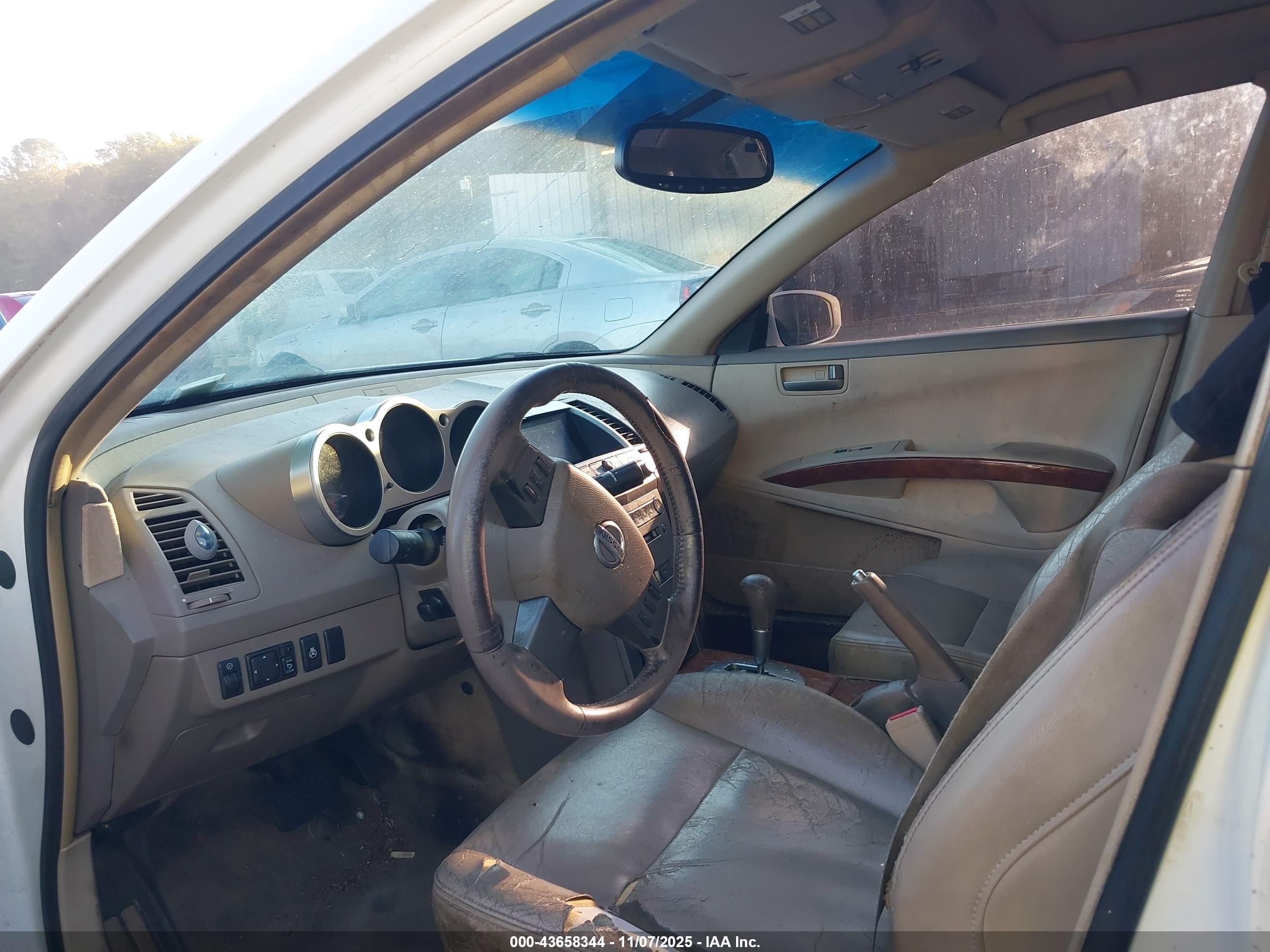 NISSAN MAXIMA image 5