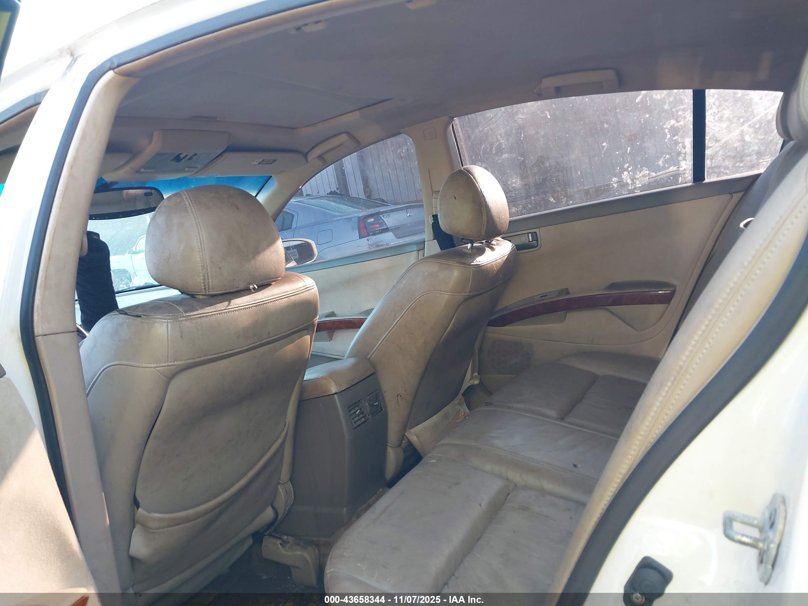 NISSAN MAXIMA image 8