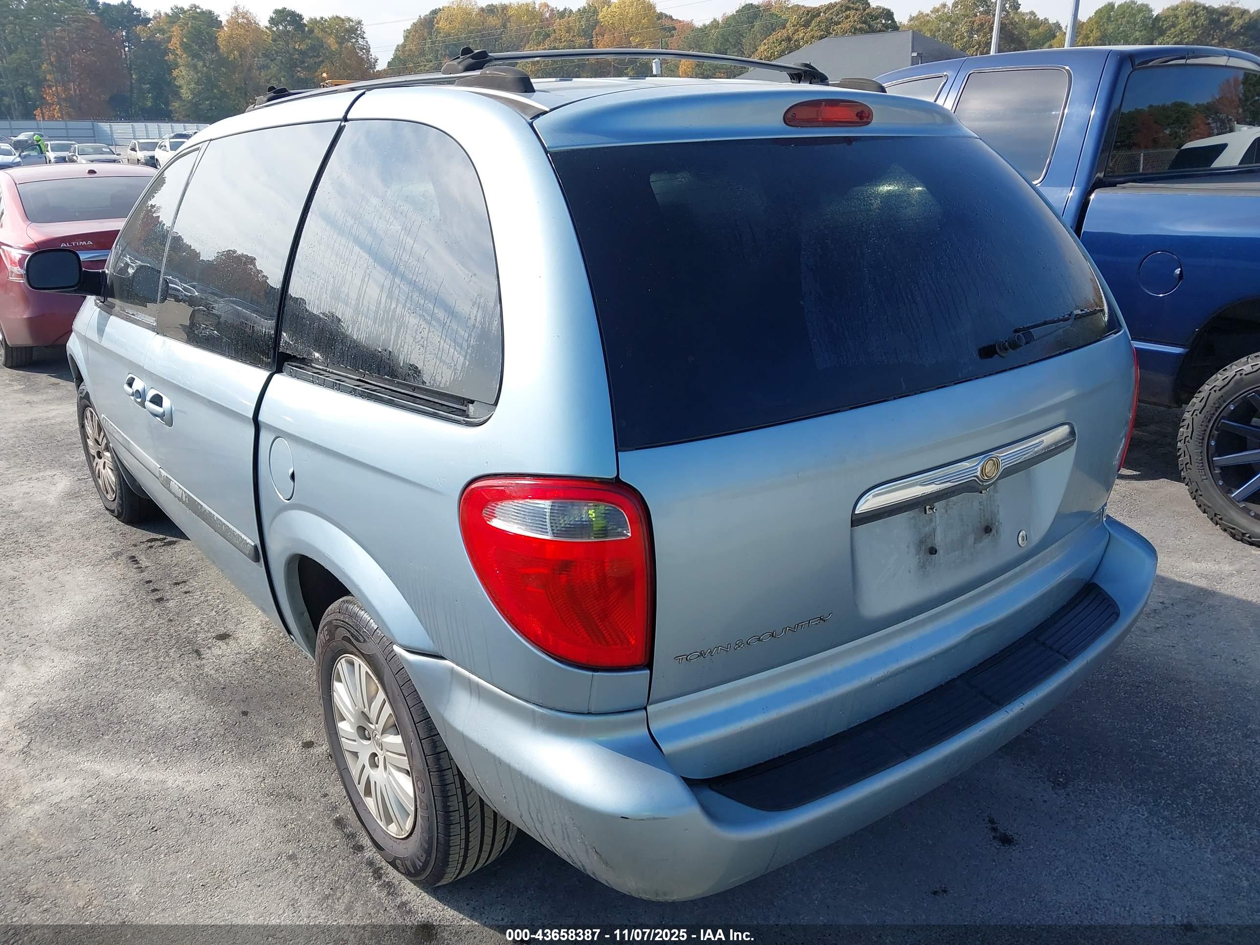 CHRYSLER TOWN image 3