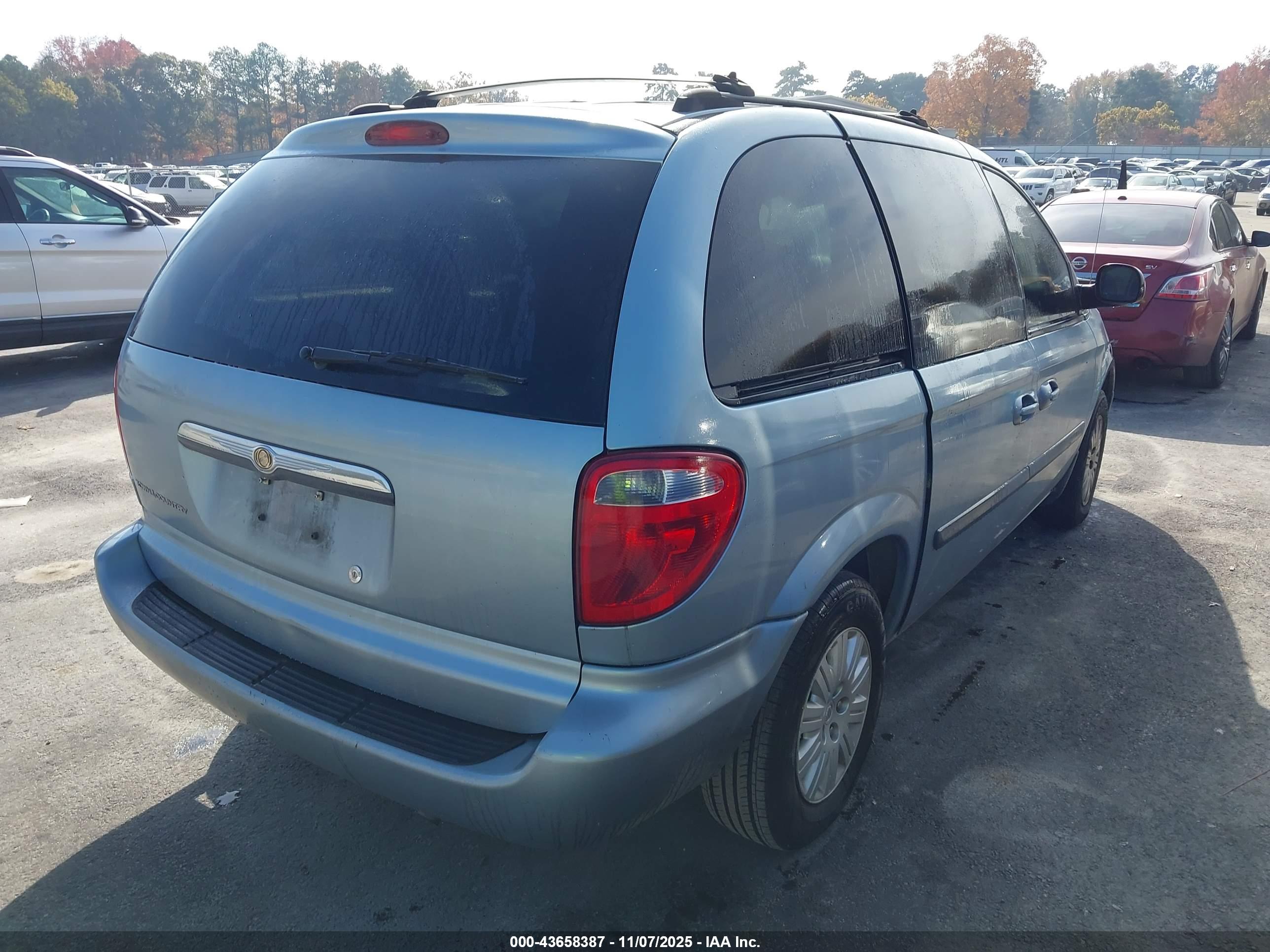 CHRYSLER TOWN image 4
