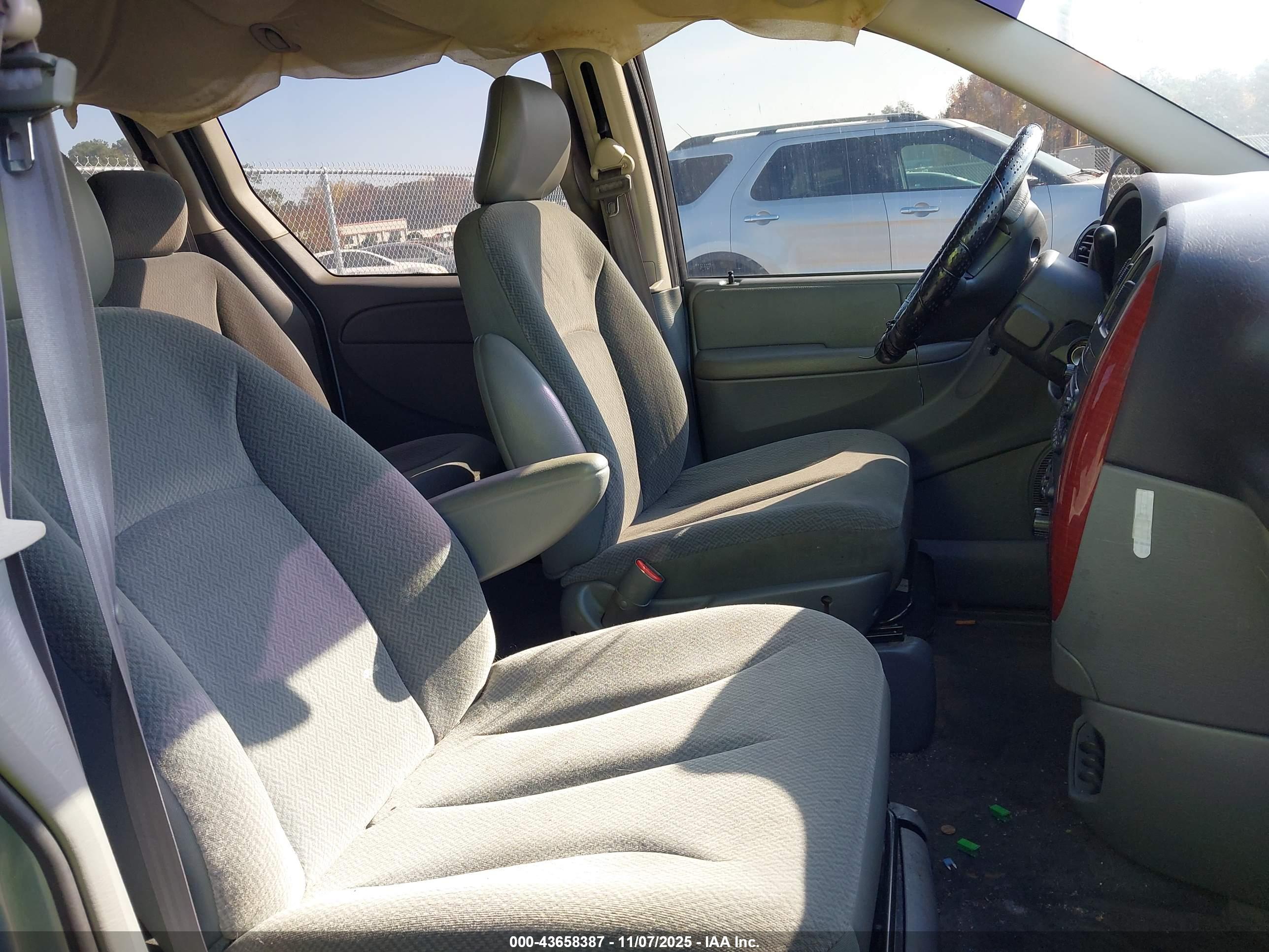 CHRYSLER TOWN image 5