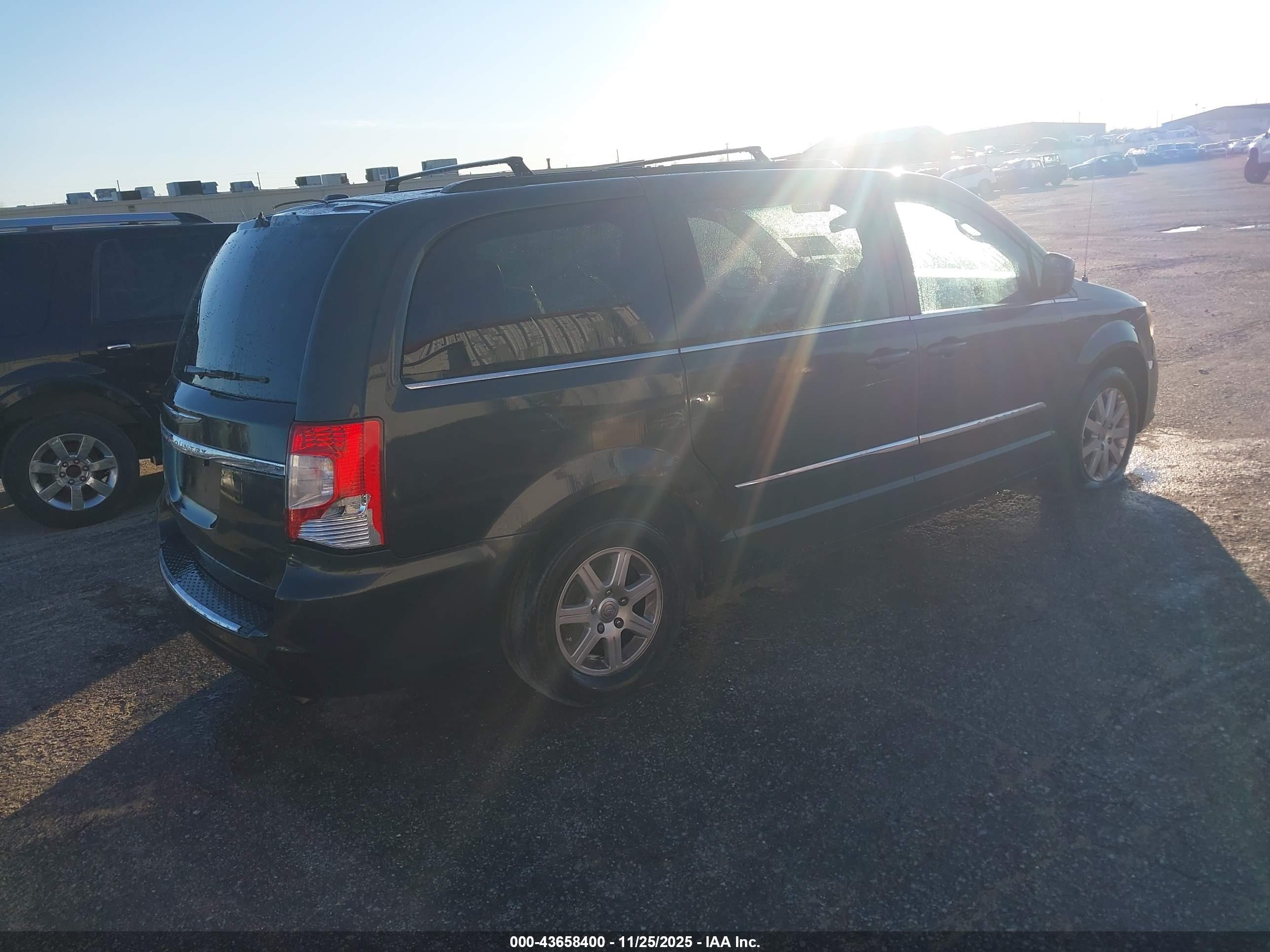 CHRYSLER TOWN image 4