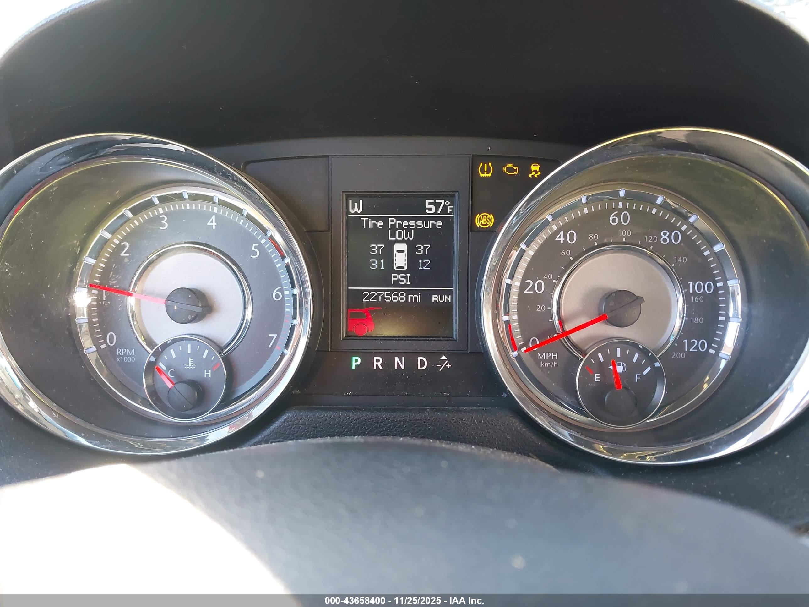 CHRYSLER TOWN image 7