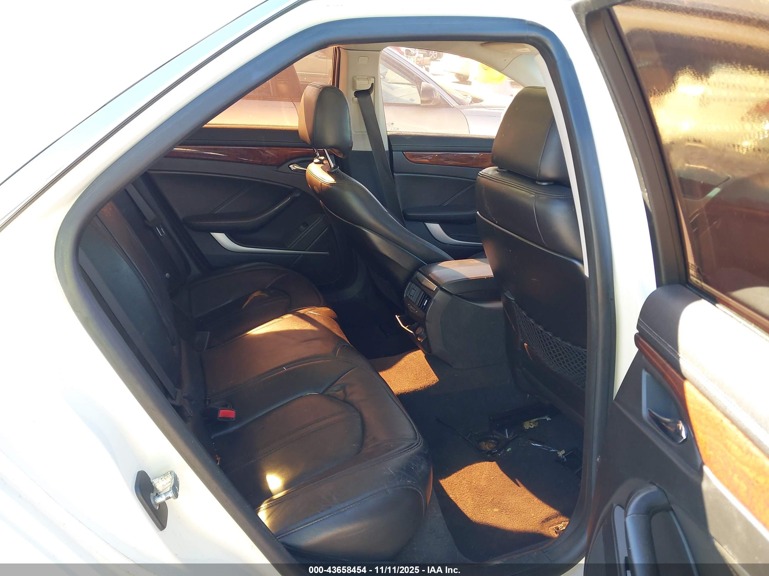 CADILLAC CTS image 8