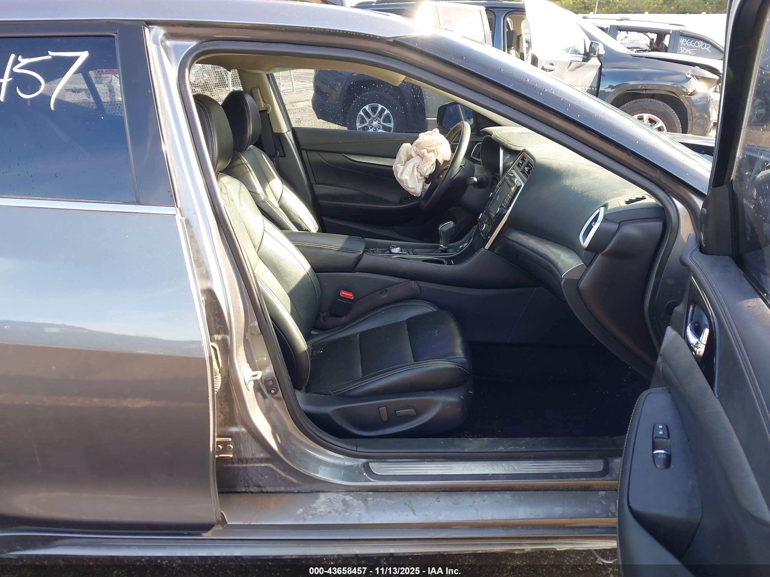 NISSAN MAXIMA image 5